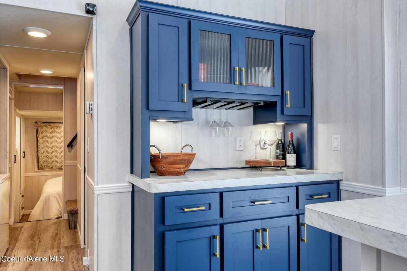 You simply must see this adorable tiny home with a shop tucked away on – image 8