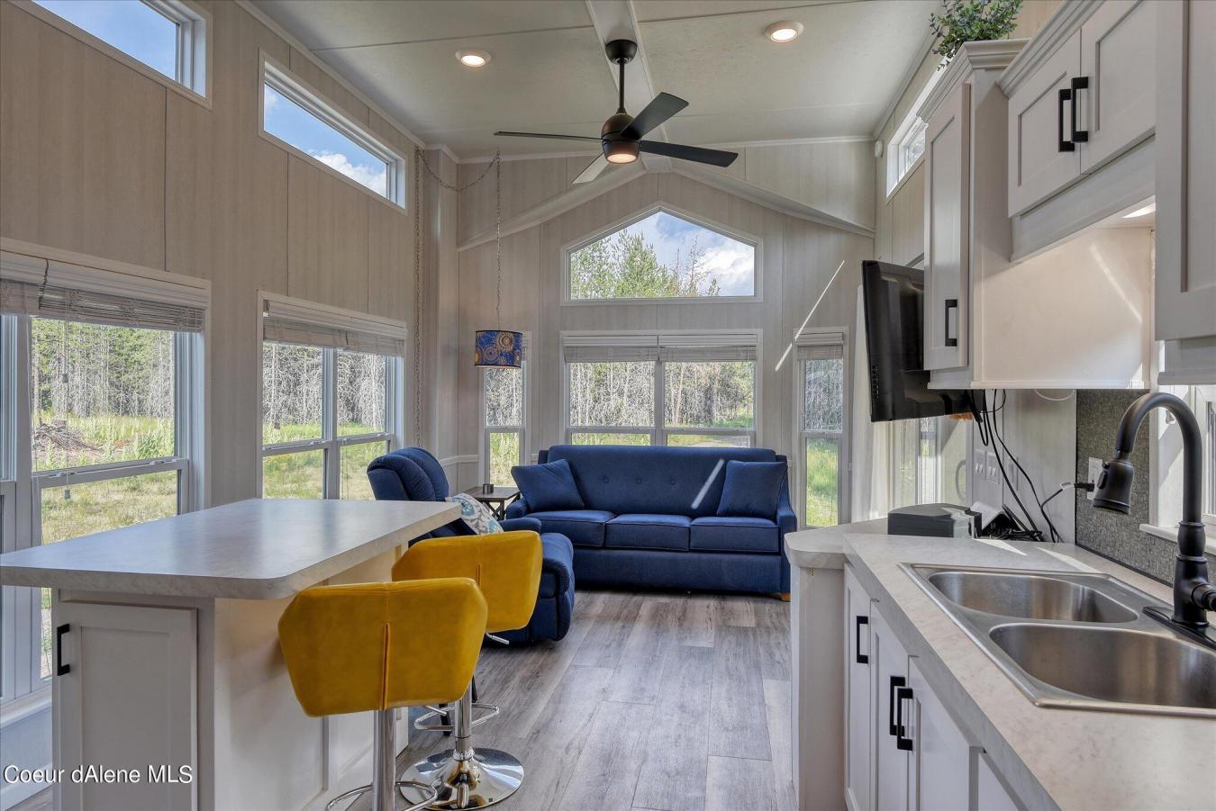 You simply must see this adorable tiny home with a shop tucked away on – image 9