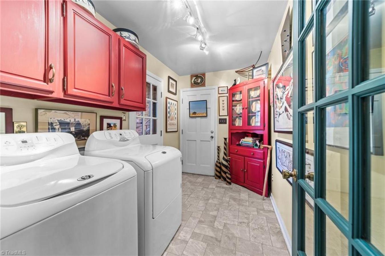 5 Dunaway Court, Greensboro, NC, 27408, United States, 5 Bedrooms Bedrooms, ,3 BathroomsBathrooms,Residential,For Sale,5 Dunaway Court,1424519