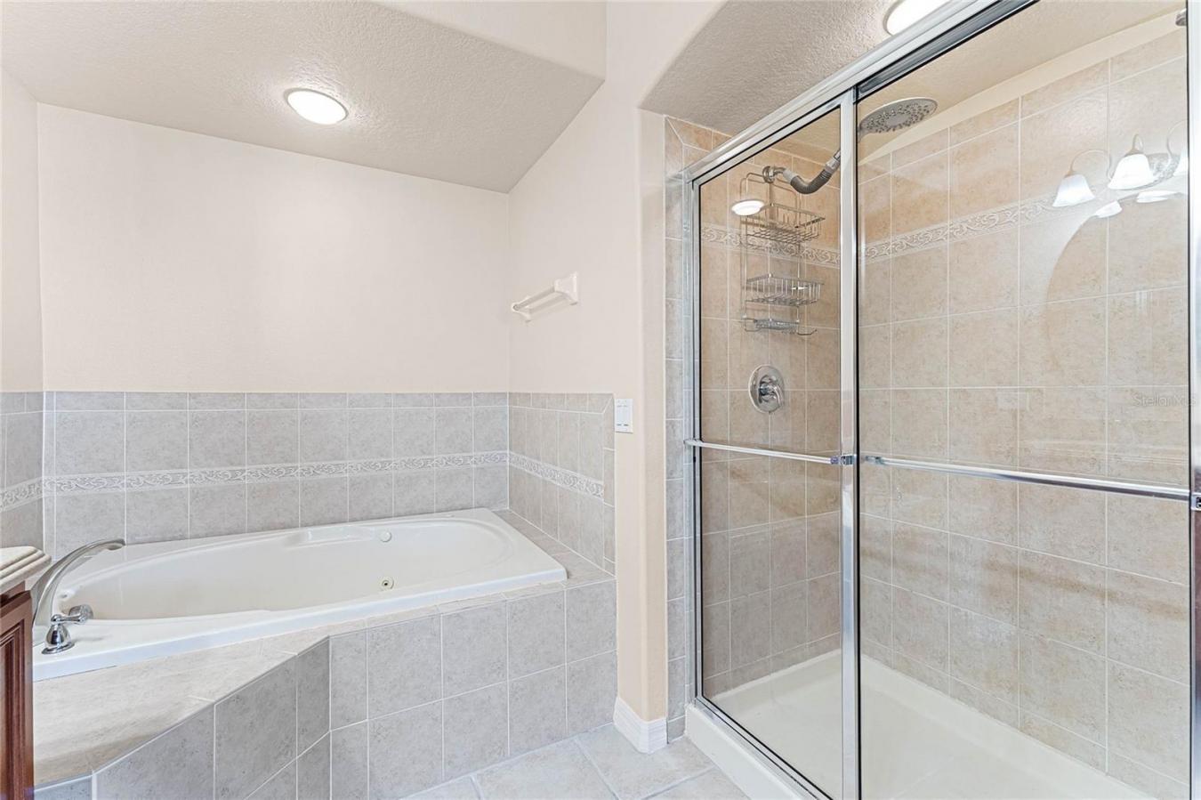Great Location! Beautiful 4 level townhome in Baldwin Park Village Cen – image 19