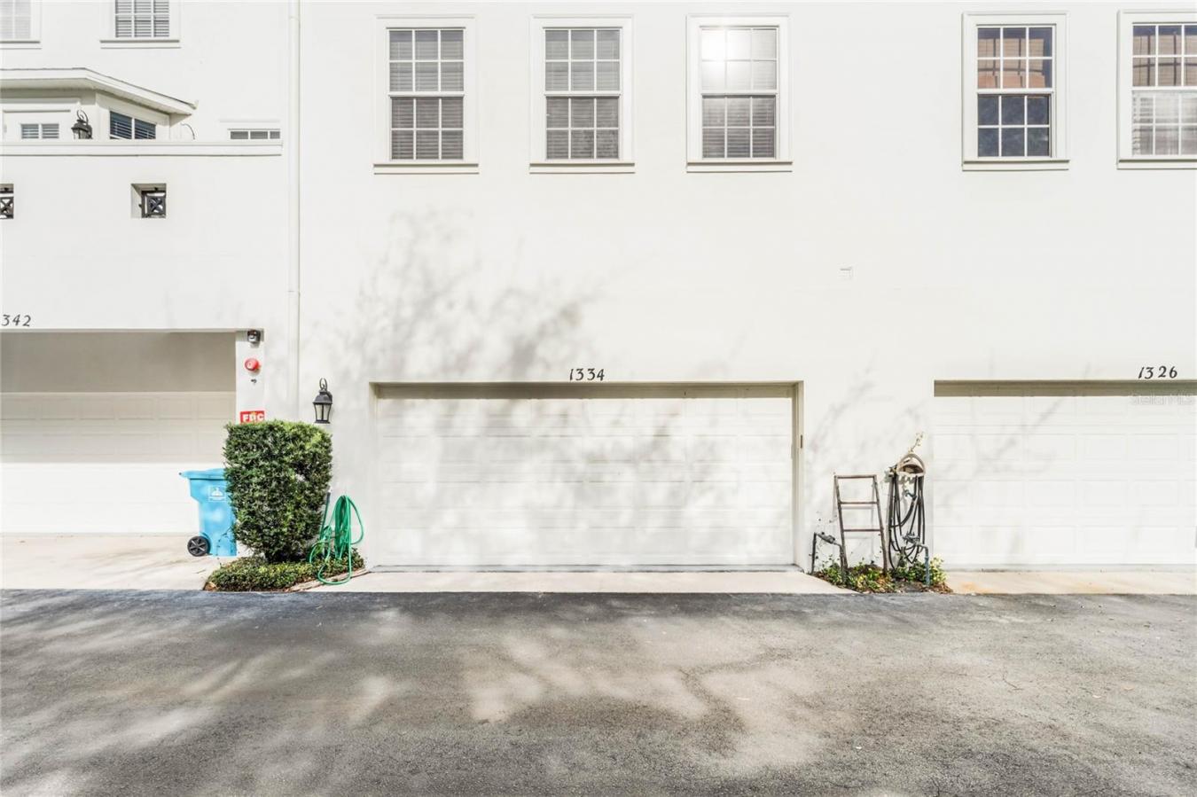 Great Location! Beautiful 4 level townhome in Baldwin Park Village Cen – image 2