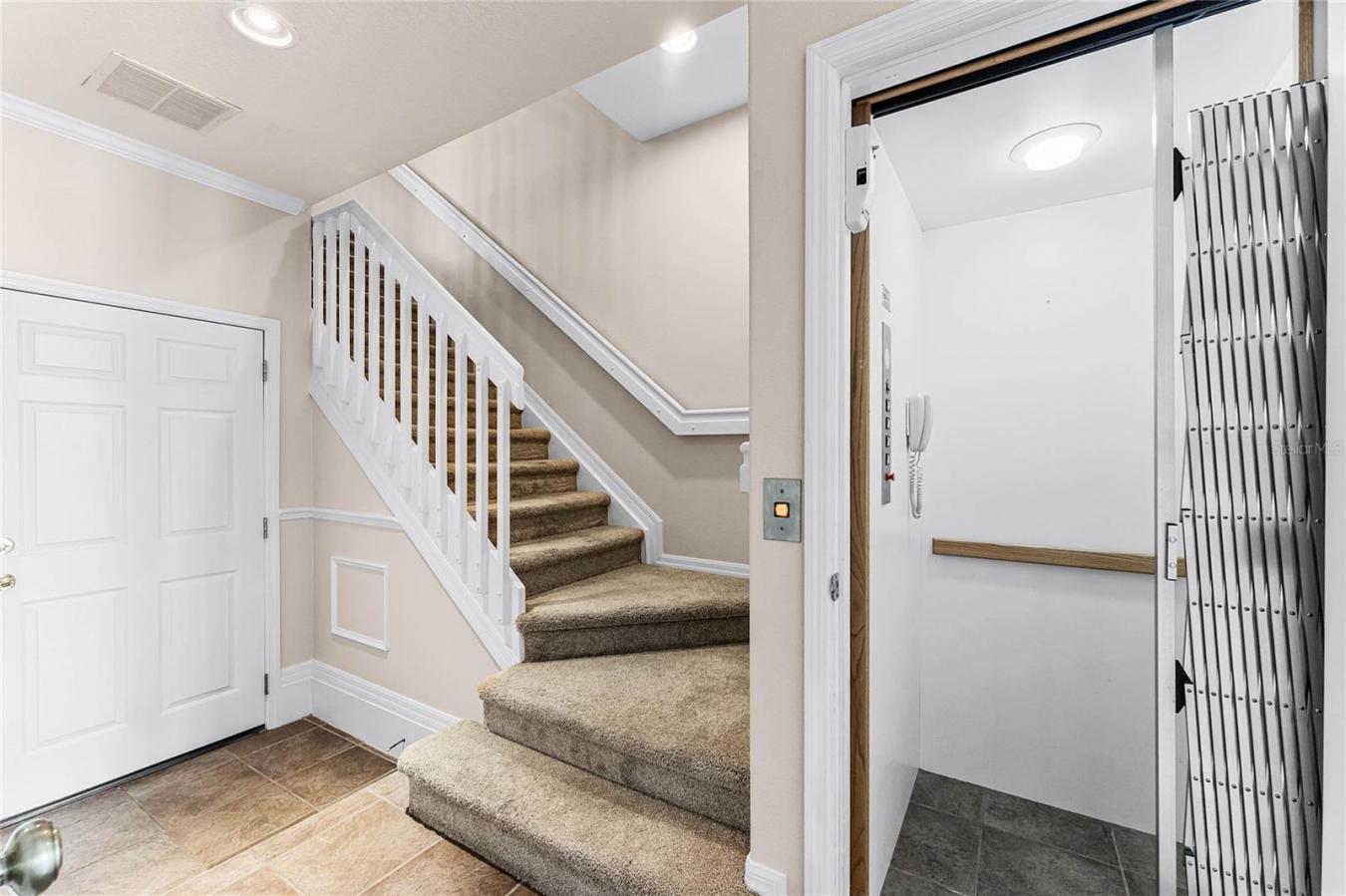 Great Location! Beautiful 4 level townhome in Baldwin Park Village Cen – image 4