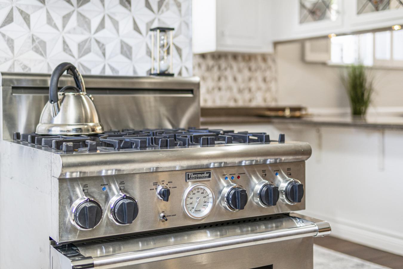 3327 Bennett Dr., Los Angeles, CA, 90068, United States, 5 Bedrooms Bedrooms, ,4 BathroomsBathrooms,Residential,For Sale,3327 Bennett Dr.,1459581