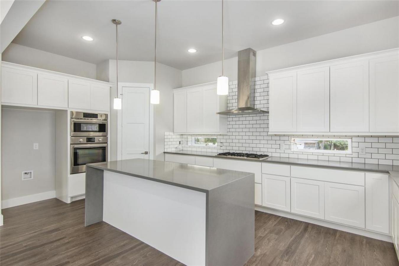 Introducing contemporary luxury living in a prestigious gated communit – image 10
