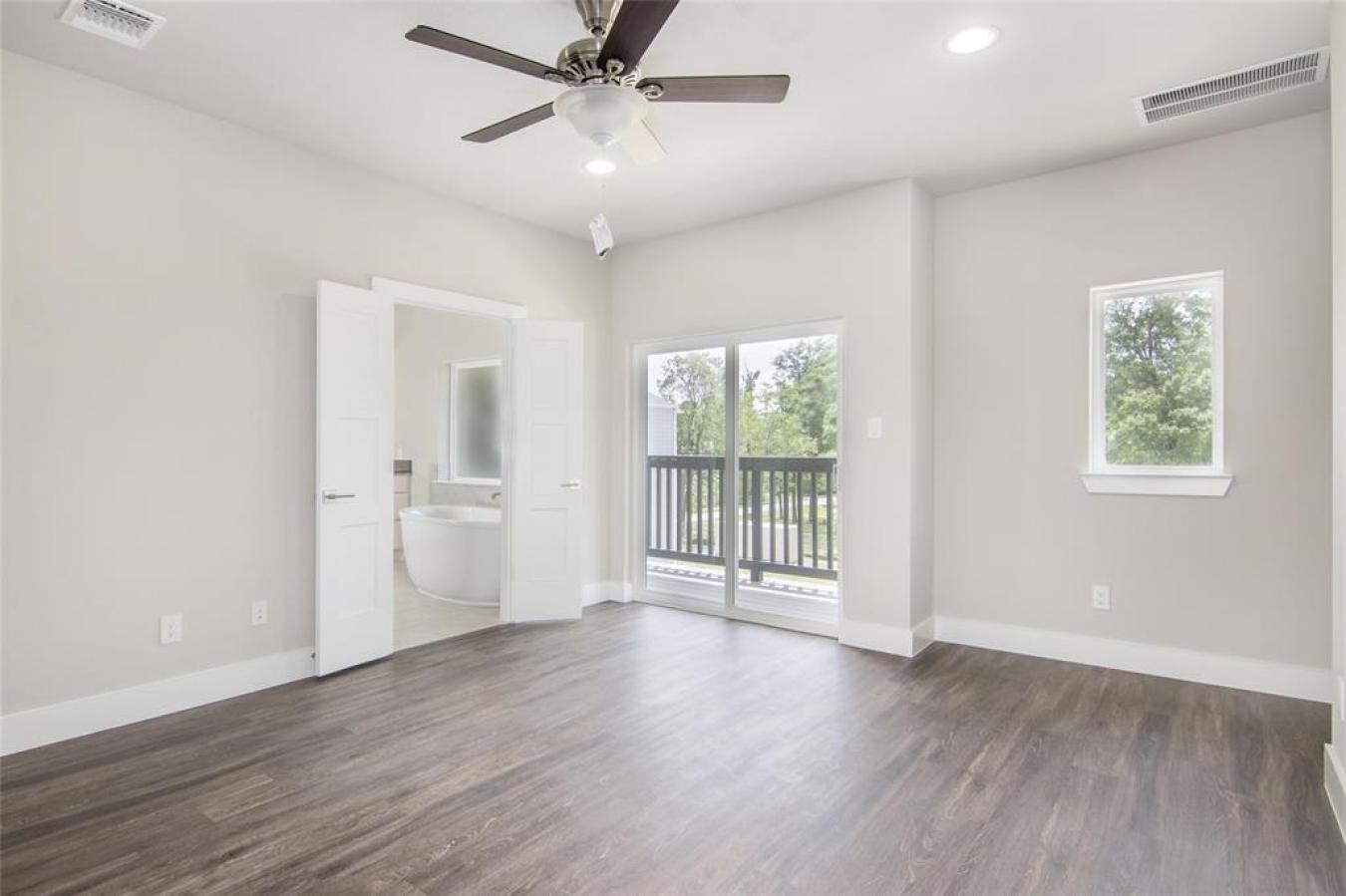Introducing contemporary luxury living in a prestigious gated communit – image 17