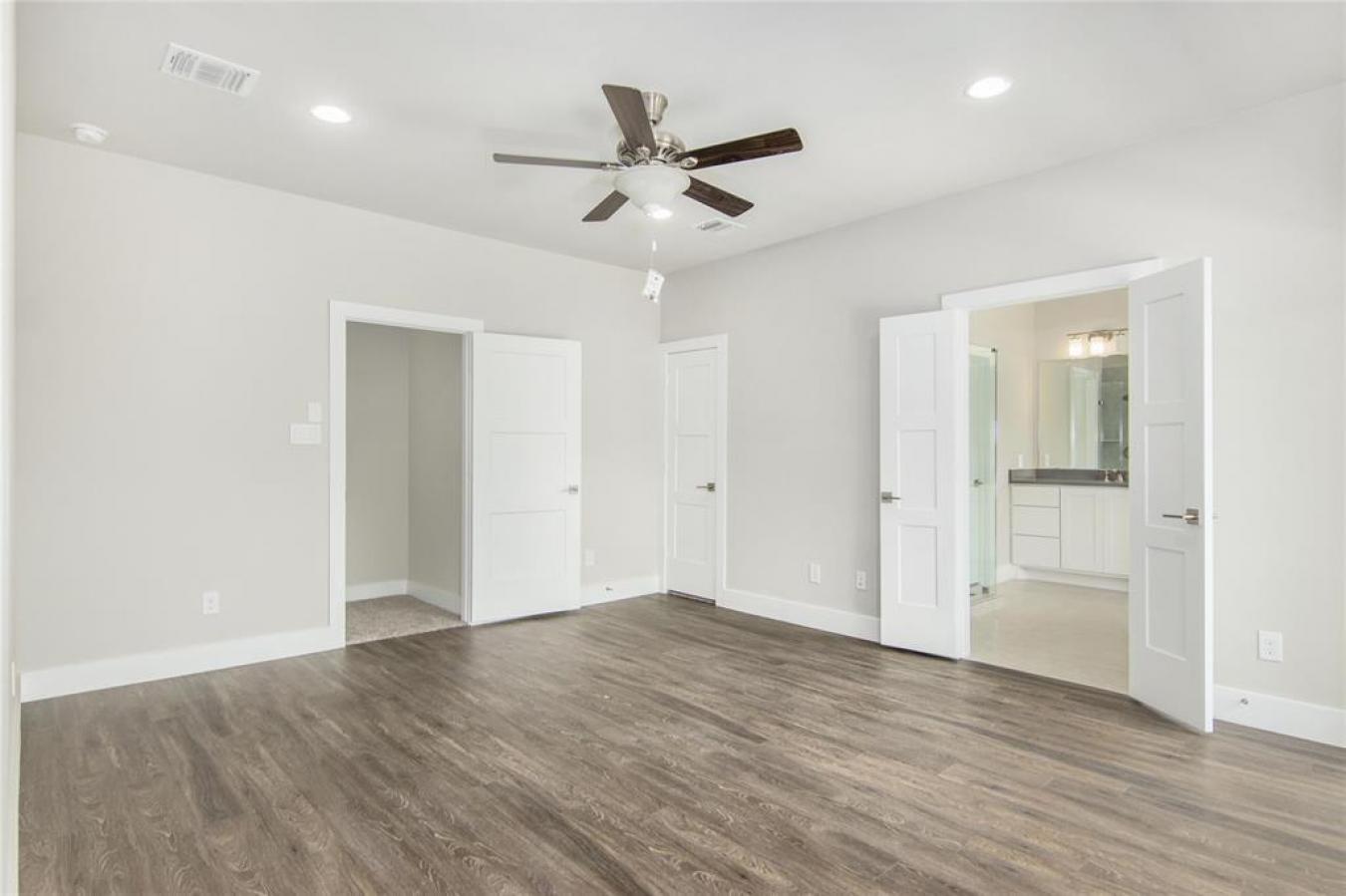 Introducing contemporary luxury living in a prestigious gated communit – image 18