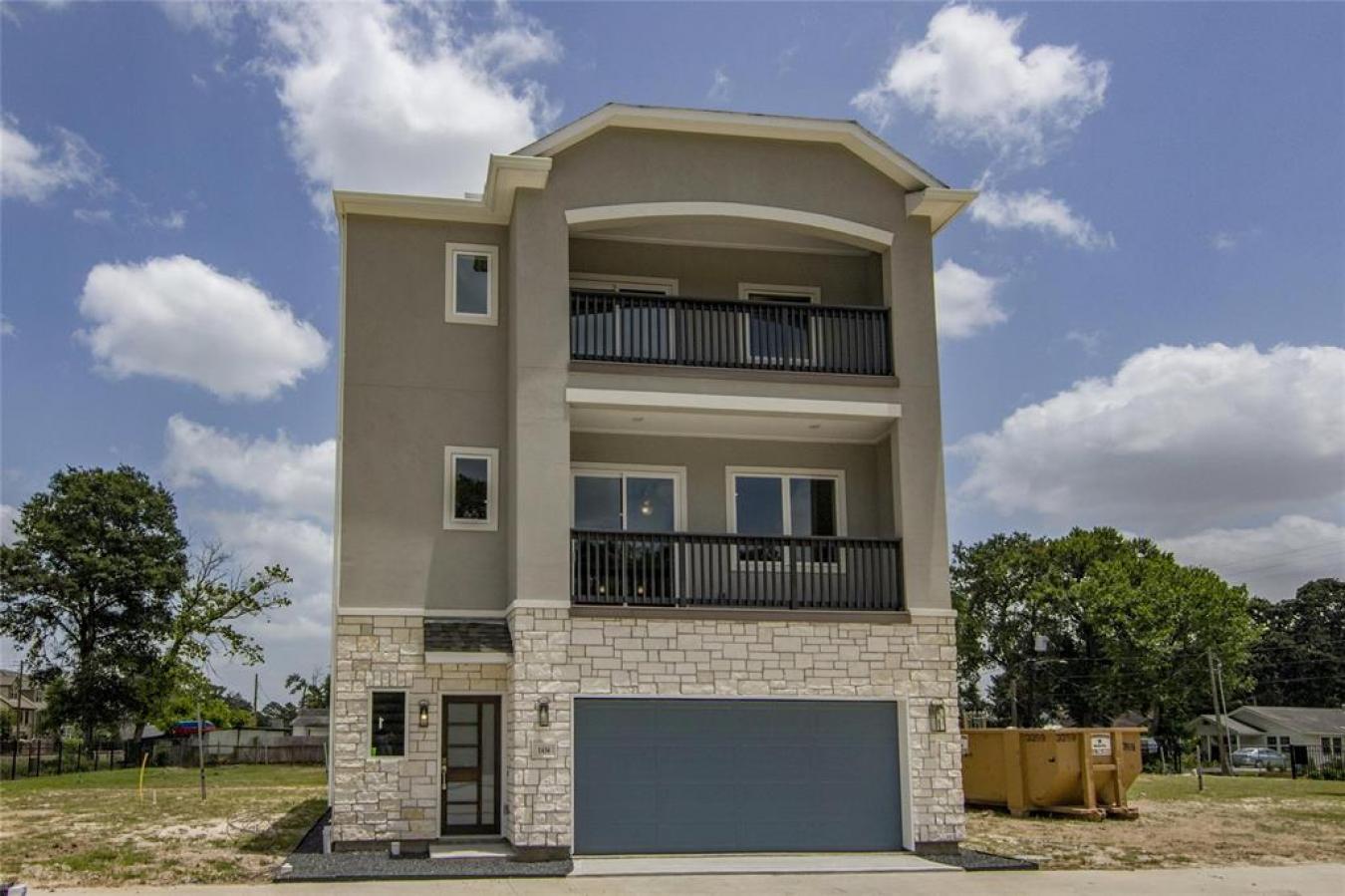 Introducing contemporary luxury living in a prestigious gated communit – image 2