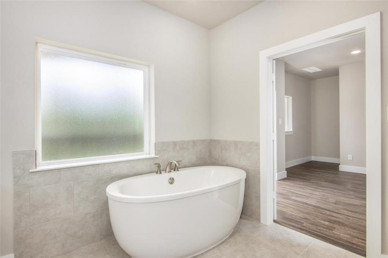 Introducing contemporary luxury living in a prestigious gated communit – image 20