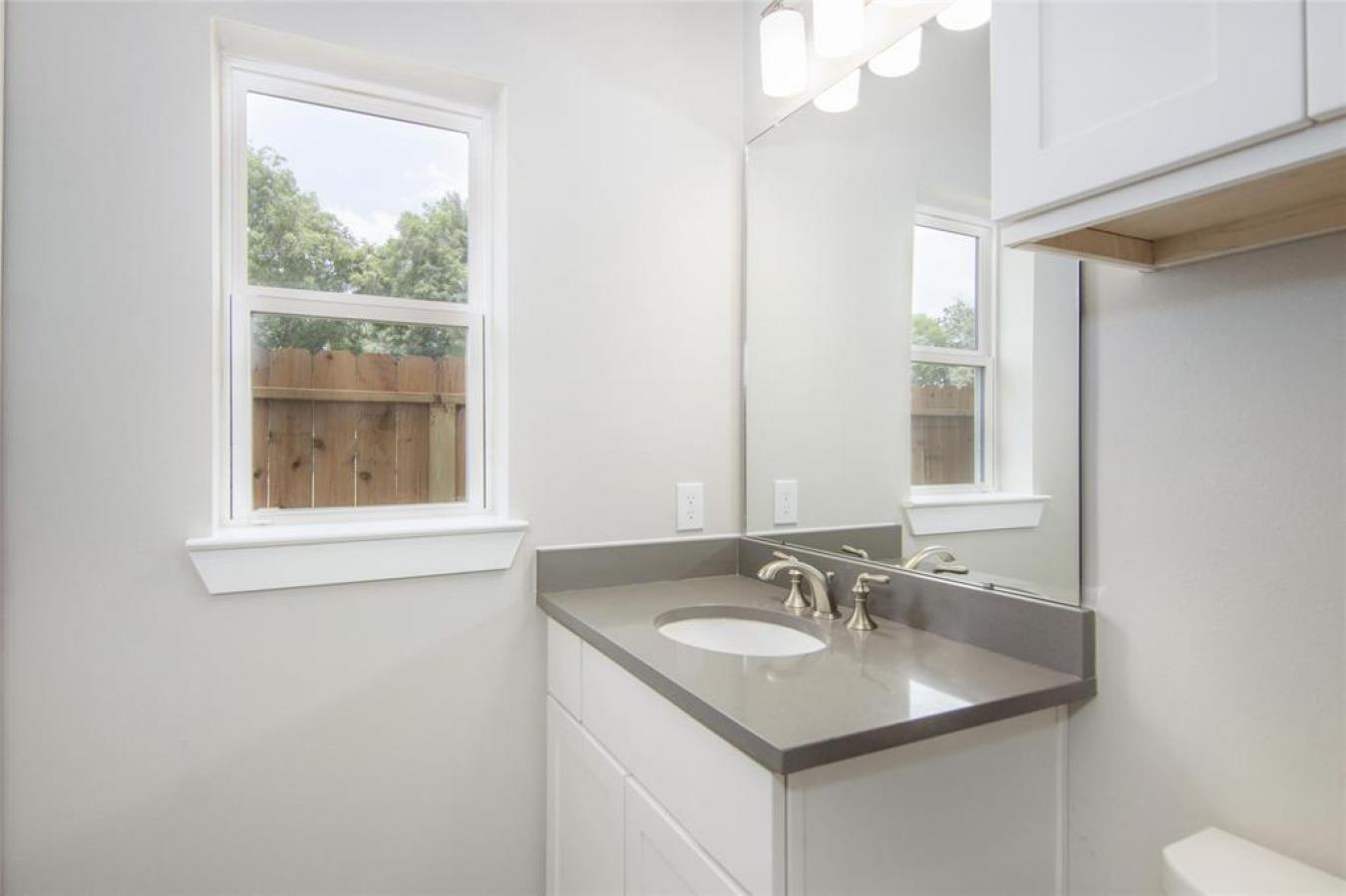 Introducing contemporary luxury living in a prestigious gated communit – image 7