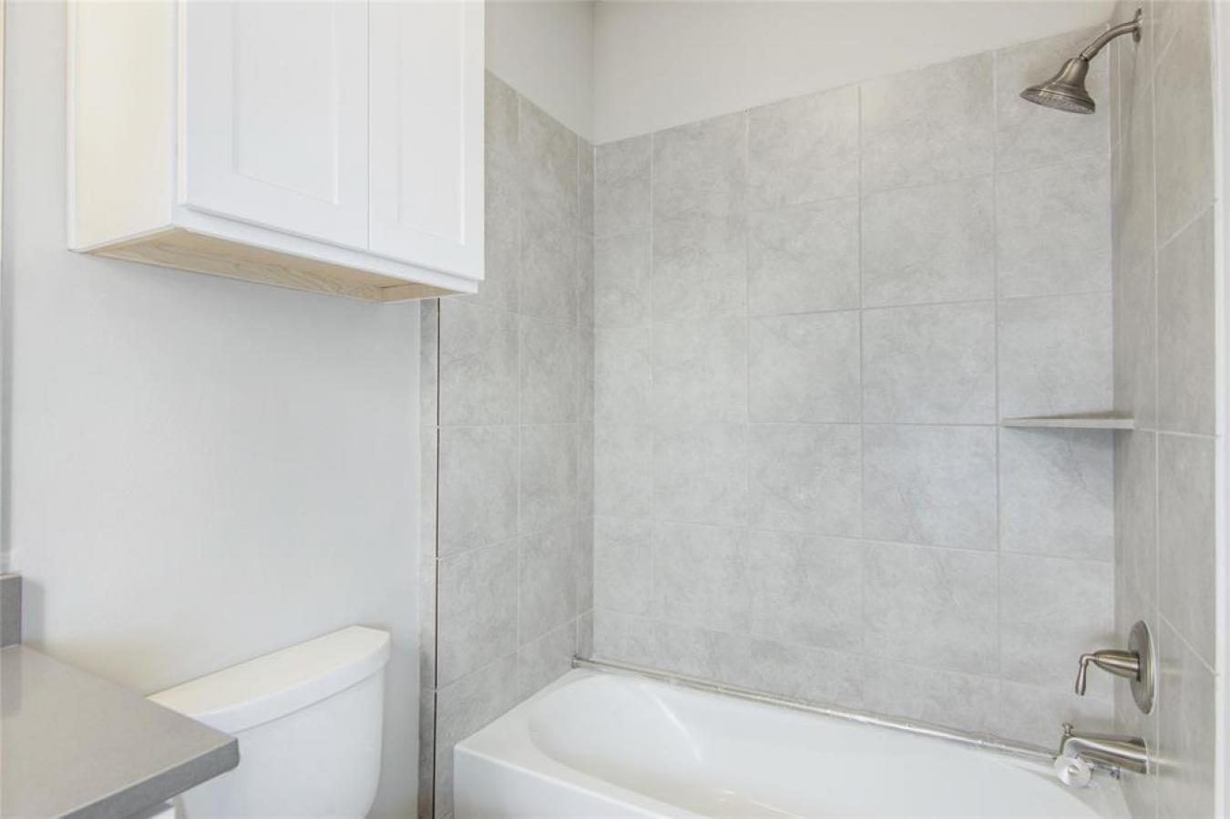 Introducing contemporary luxury living in a prestigious gated communit – image 8