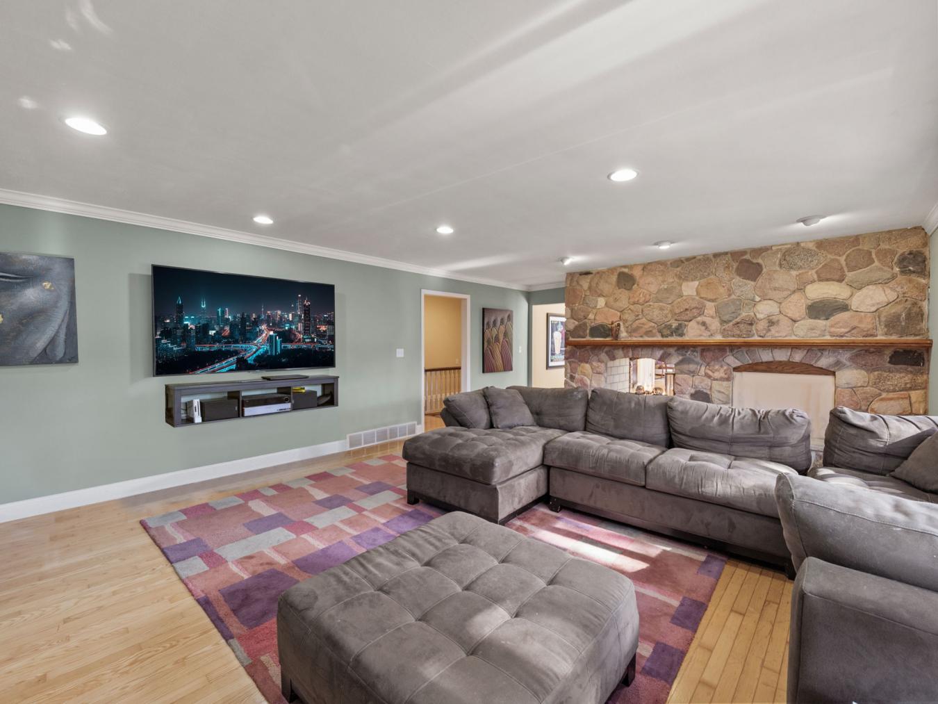 33 Fairford Road, Grosse Pointe Shores, Michigan, 48236, United States, 4 Bedrooms Bedrooms, ,2 BathroomsBathrooms,Residential,For Sale,33 Fairford Road,1466402