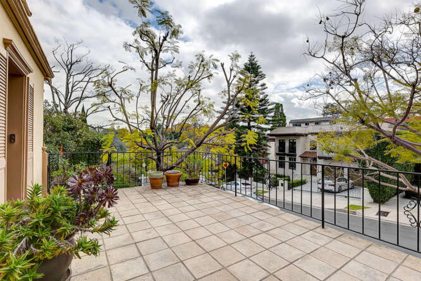 3434 Amesbury Road, Los Feliz, CA, 90027, United States, 3 Bedrooms Bedrooms, ,2 BathroomsBathrooms,Residential,For Sale,3434 Amesbury Road,1470875