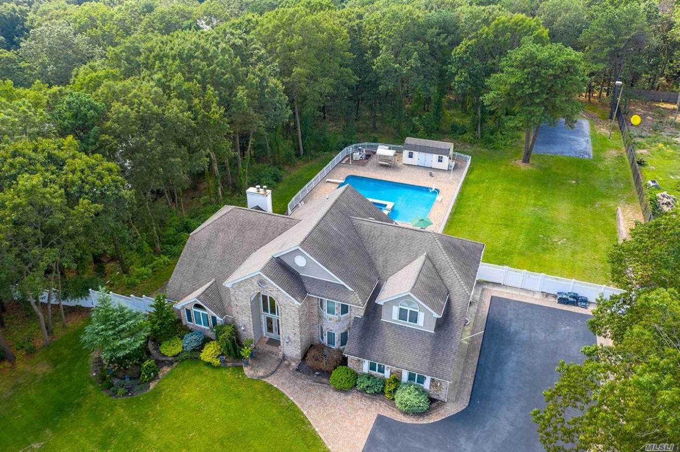 10 Wild Run, Smithtown, New York, 11787, United States, 5 Bedrooms Bedrooms, ,4 BathroomsBathrooms,Residential,For Sale,10 Wild Run,794895