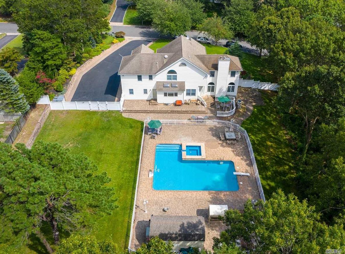 10 Wild Run, Smithtown, New York, 11787, United States, 5 Bedrooms Bedrooms, ,4 BathroomsBathrooms,Residential,For Sale,10 Wild Run,794895