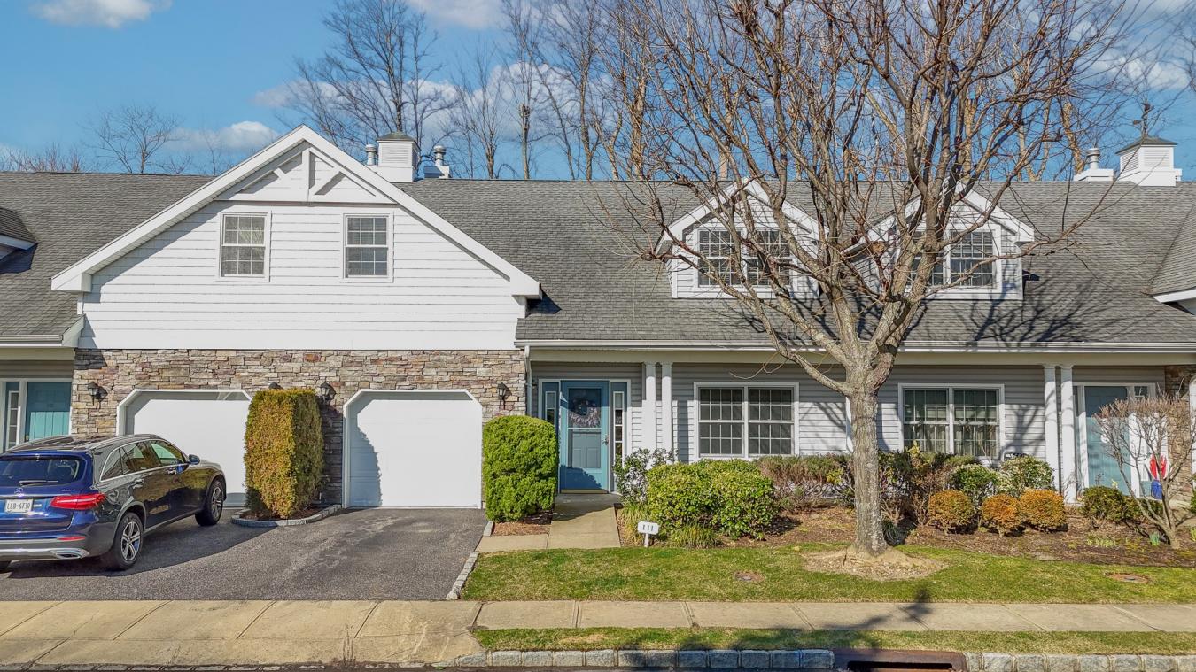 141 Pond View Drive, Port Washington, NY, 11050, United States, 4 Bedrooms Bedrooms, ,3 BathroomsBathrooms,Residential,For Sale,141 Pond View Drive,1482472