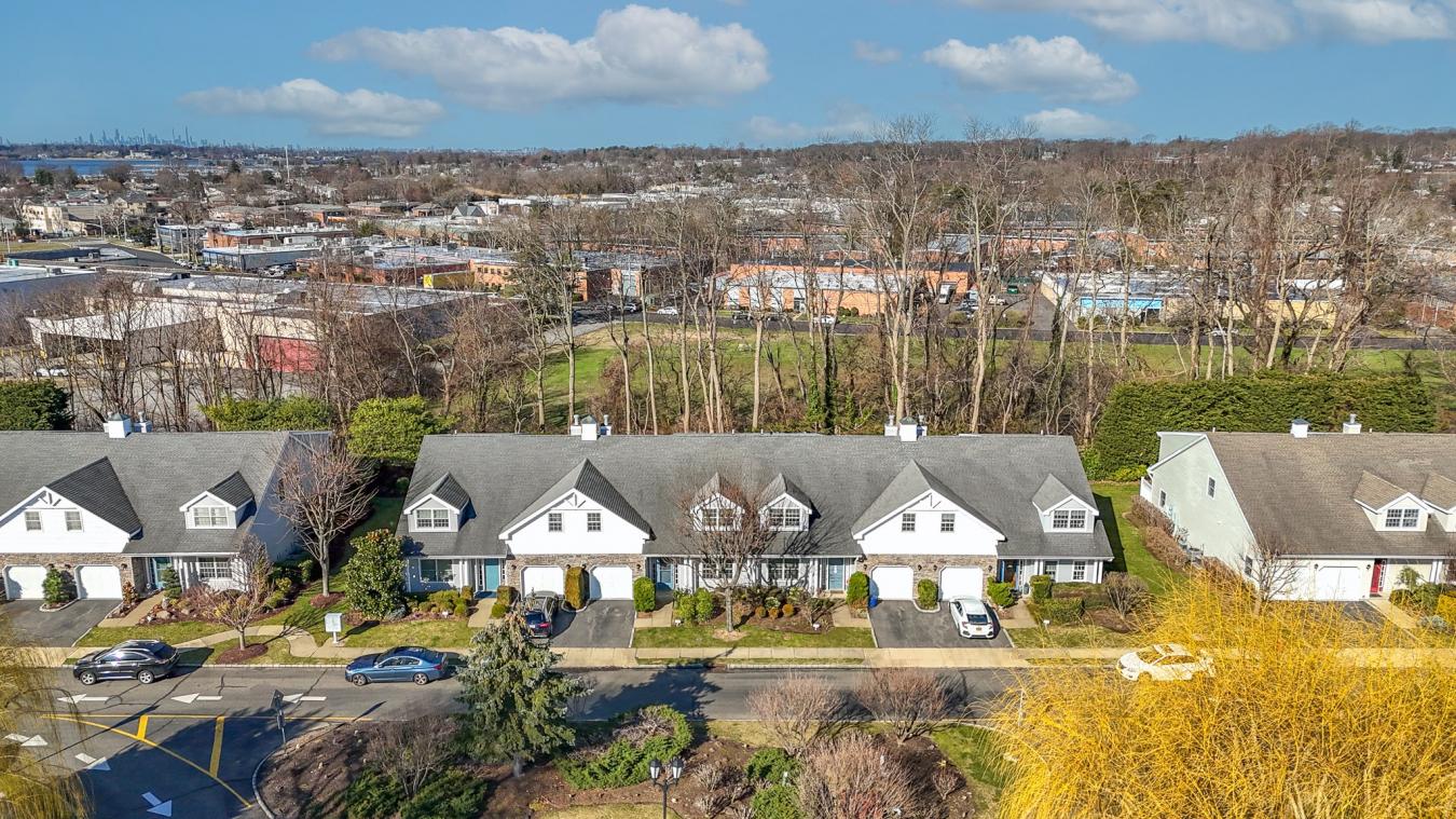 141 Pond View Drive, Port Washington, NY, 11050, United States, 4 Bedrooms Bedrooms, ,3 BathroomsBathrooms,Residential,For Sale,141 Pond View Drive,1482472