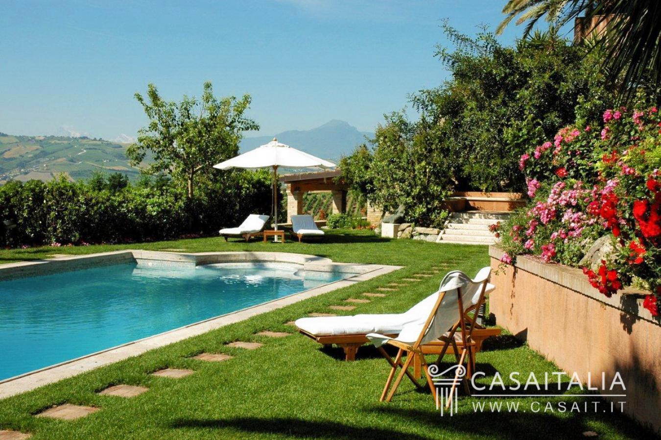 San Benedetto del Tronto, San Benedetto del Tronto, 63100, Italy, 11 Bedrooms Bedrooms, ,15 BathroomsBathrooms,Residential,For Sale,San Benedetto del Tronto,1484563