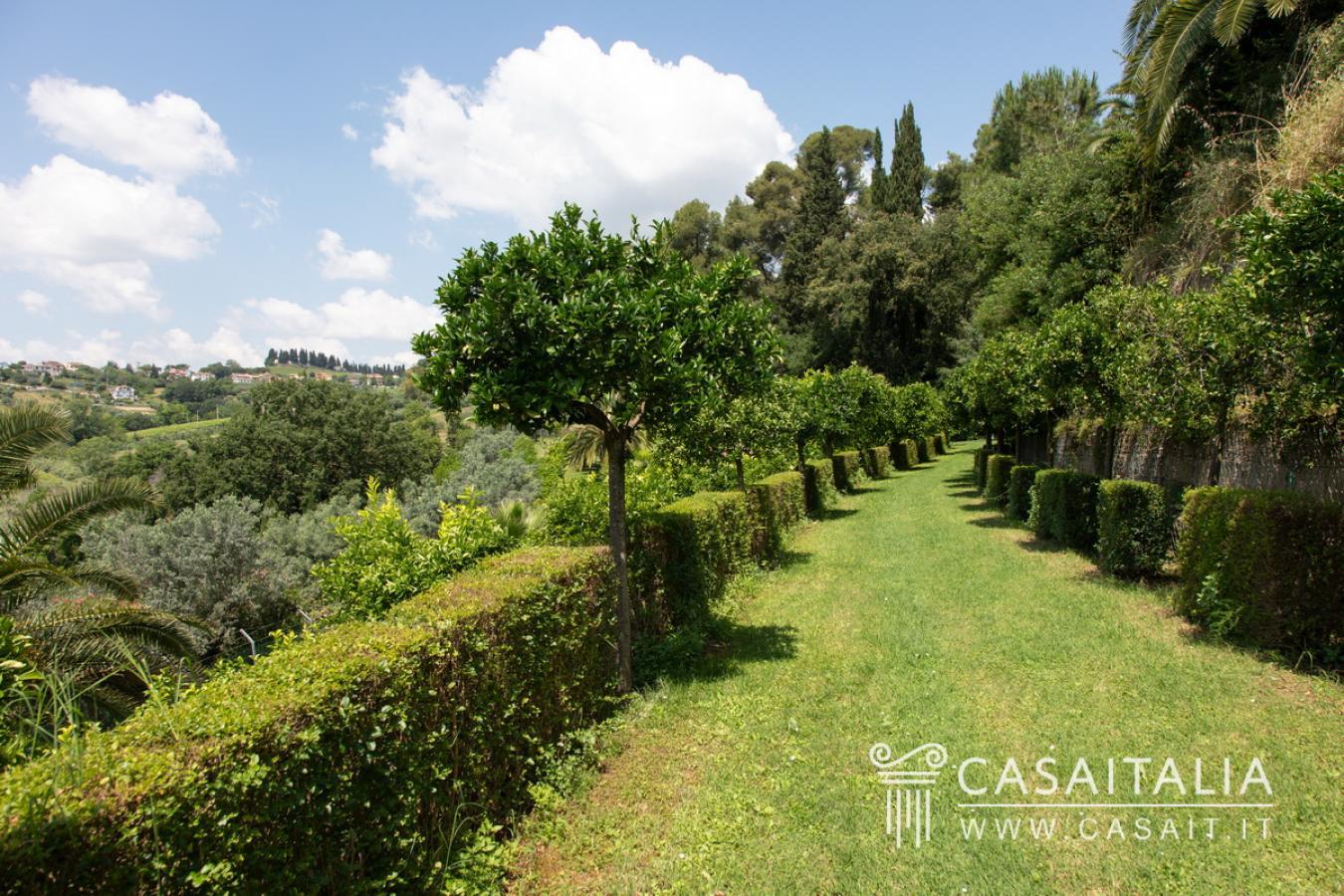 San Benedetto del Tronto, San Benedetto del Tronto, 63100, Italy, 11 Bedrooms Bedrooms, ,15 BathroomsBathrooms,Residential,For Sale,San Benedetto del Tronto,1484563