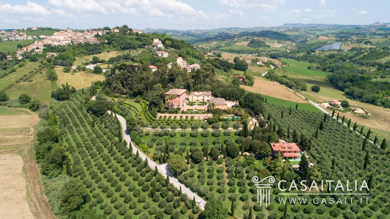 San Benedetto del Tronto, San Benedetto del Tronto, 63100, Italy, 11 Bedrooms Bedrooms, ,15 BathroomsBathrooms,Residential,For Sale,San Benedetto del Tronto,1484563