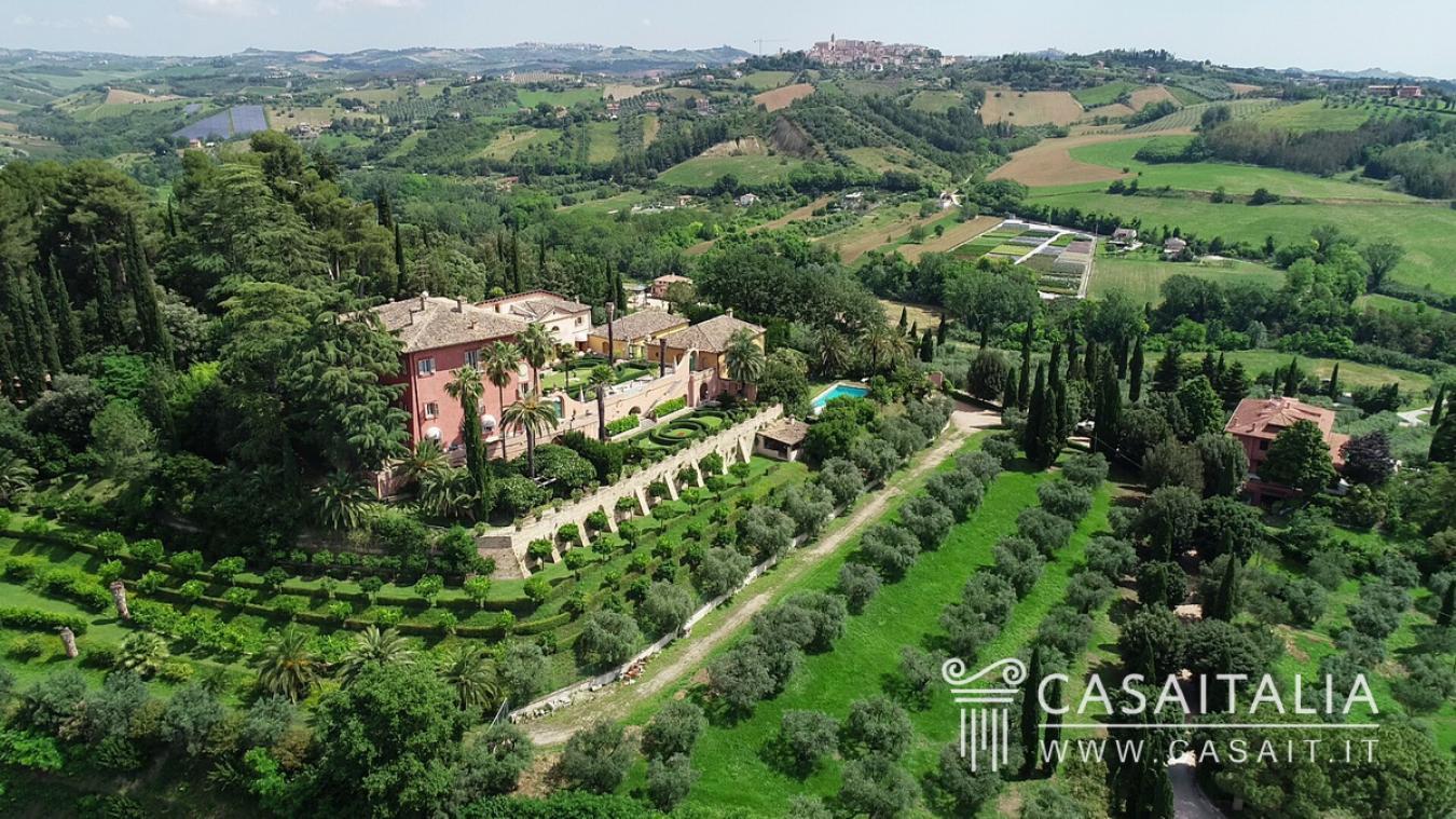 San Benedetto del Tronto, San Benedetto del Tronto, 63100, Italy, 11 Bedrooms Bedrooms, ,15 BathroomsBathrooms,Residential,For Sale,San Benedetto del Tronto,1484563