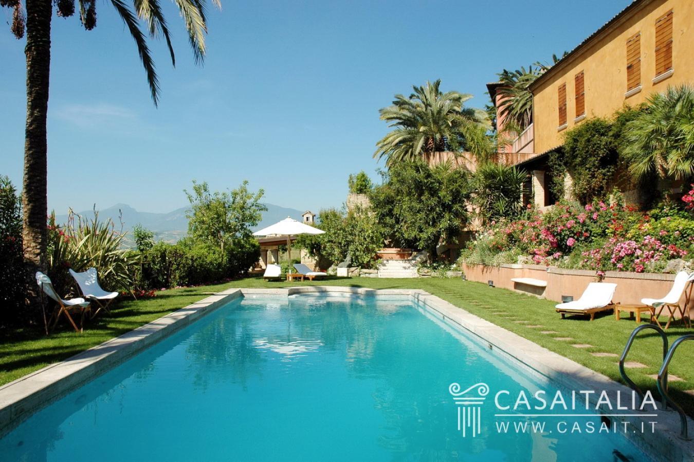 San Benedetto del Tronto, San Benedetto del Tronto, 63100, Italy, 11 Bedrooms Bedrooms, ,15 BathroomsBathrooms,Residential,For Sale,San Benedetto del Tronto,1484563