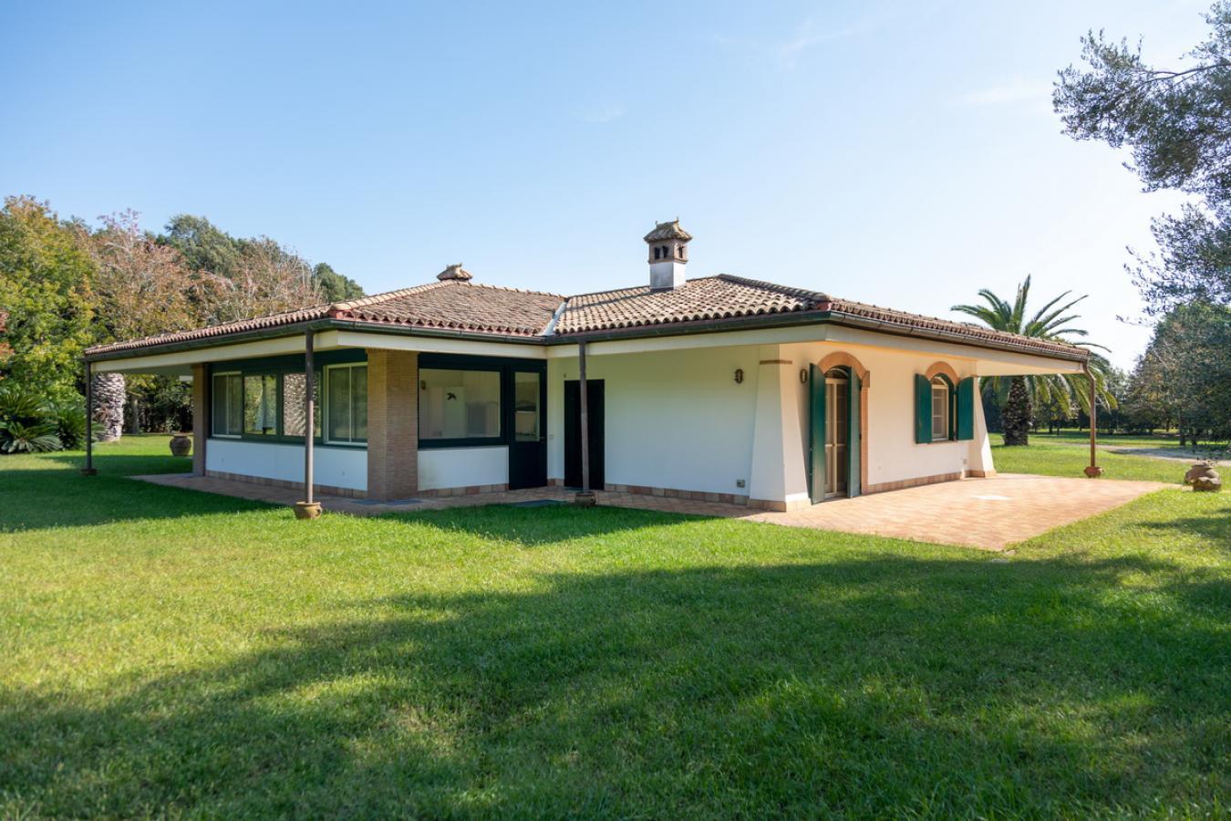 Str. Litoranea 247, Latina, LT, 04100, Italy, 7 Bedrooms Bedrooms, ,4 BathroomsBathrooms,Residential,For Sale,Str. Litoranea 247,1484562