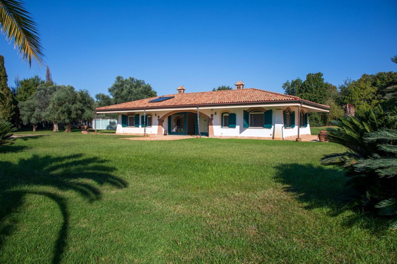 Str. Litoranea 247, Latina, LT, 04100, Italy, 7 Bedrooms Bedrooms, ,4 BathroomsBathrooms,Residential,For Sale,Str. Litoranea 247,1484562