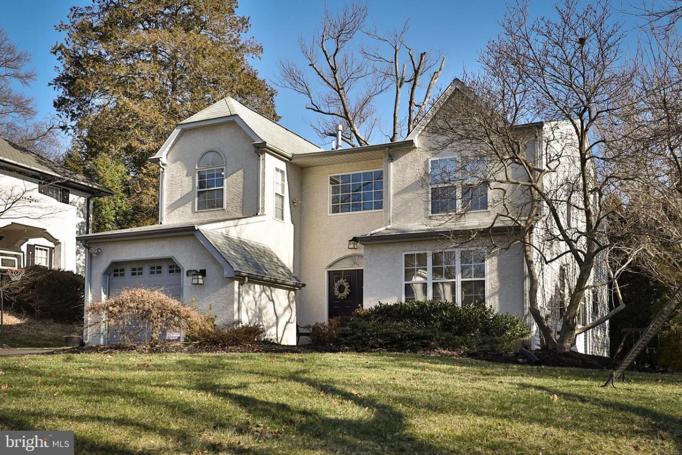 Welcome home to easy living in Elkins Park! This magnificent custom co – image 2