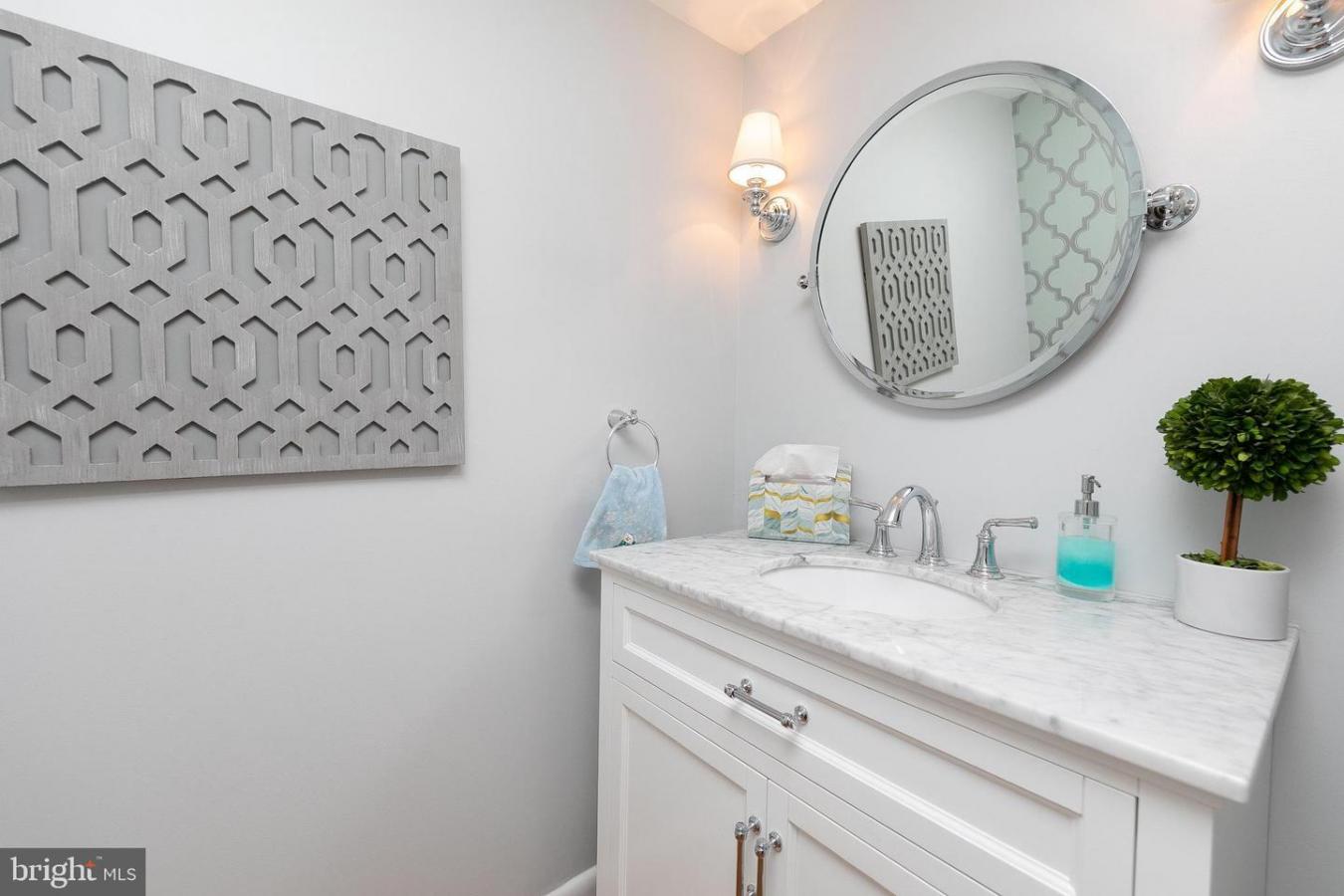Welcome home to easy living in Elkins Park! This magnificent custom co – image 9