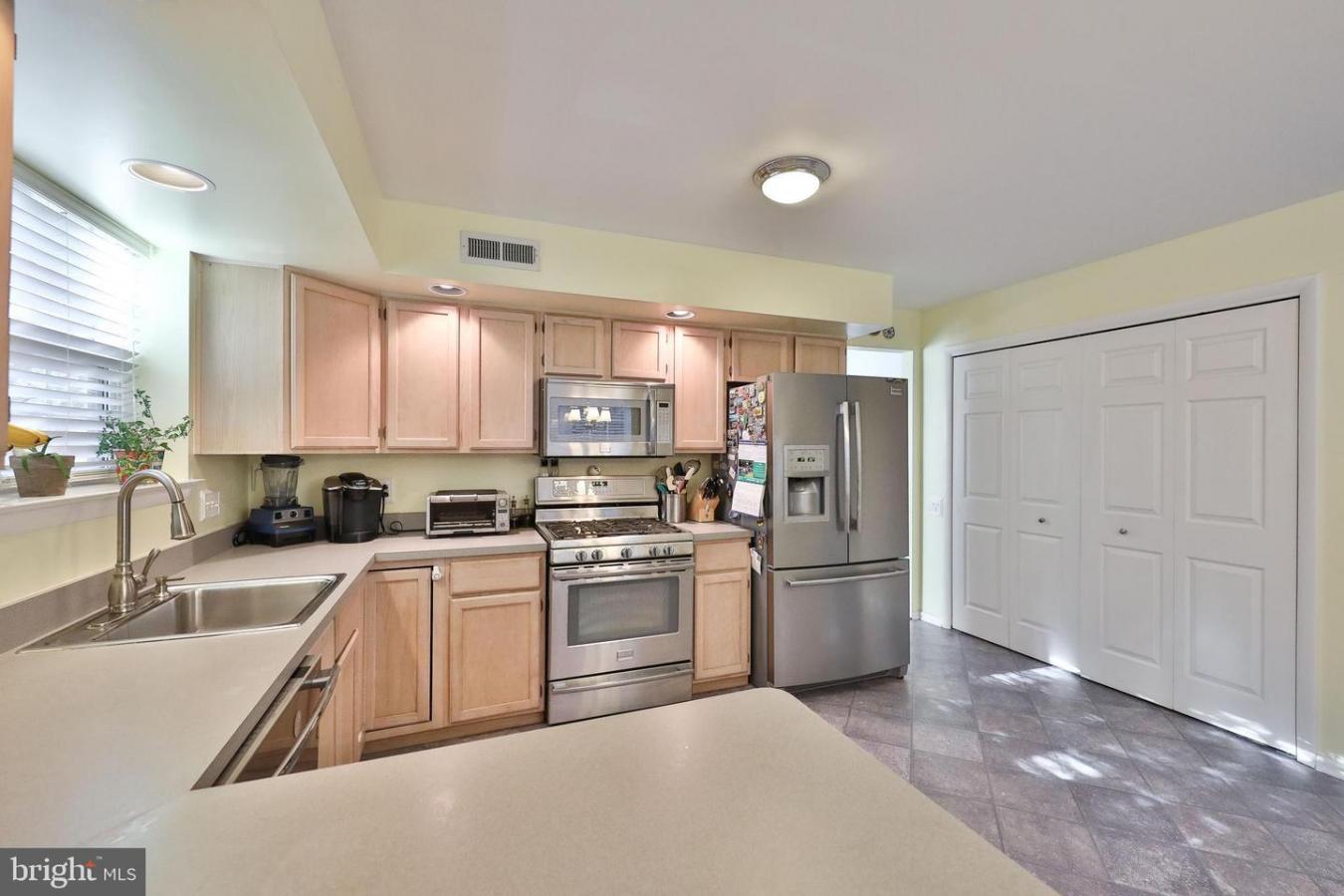 Welcome home to easy living in Elkins Park! This magnificent custom co – image 19