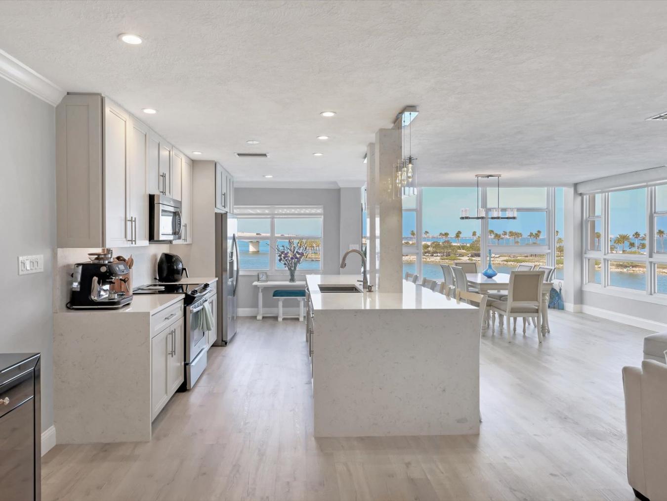 226 Golden Gate Point, Sarasota, Florida, 34236, United States, 2 Bedrooms Bedrooms, ,2 BathroomsBathrooms,Residential,For Sale,226 Golden Gate Point,1485037