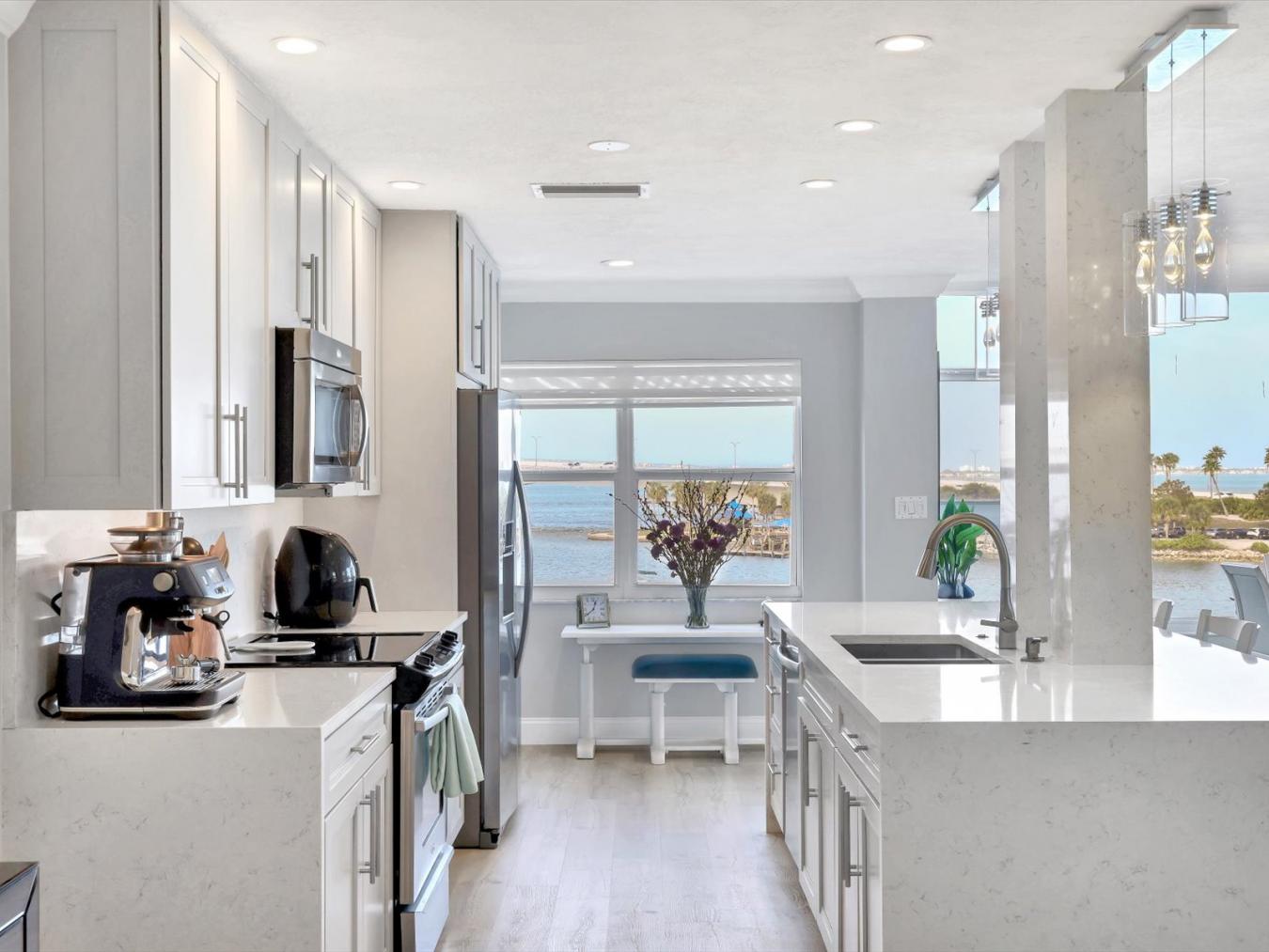 226 Golden Gate Point, Sarasota, Florida, 34236, United States, 2 Bedrooms Bedrooms, ,2 BathroomsBathrooms,Residential,For Sale,226 Golden Gate Point,1485037