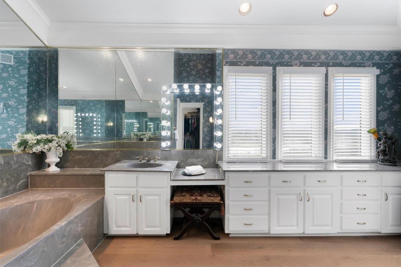 6001 Hood HOLW, Austin, Texas, 78731, United States, 5 Bedrooms Bedrooms, ,4 BathroomsBathrooms,Residential,For Sale,6001 Hood HOLW,1489313