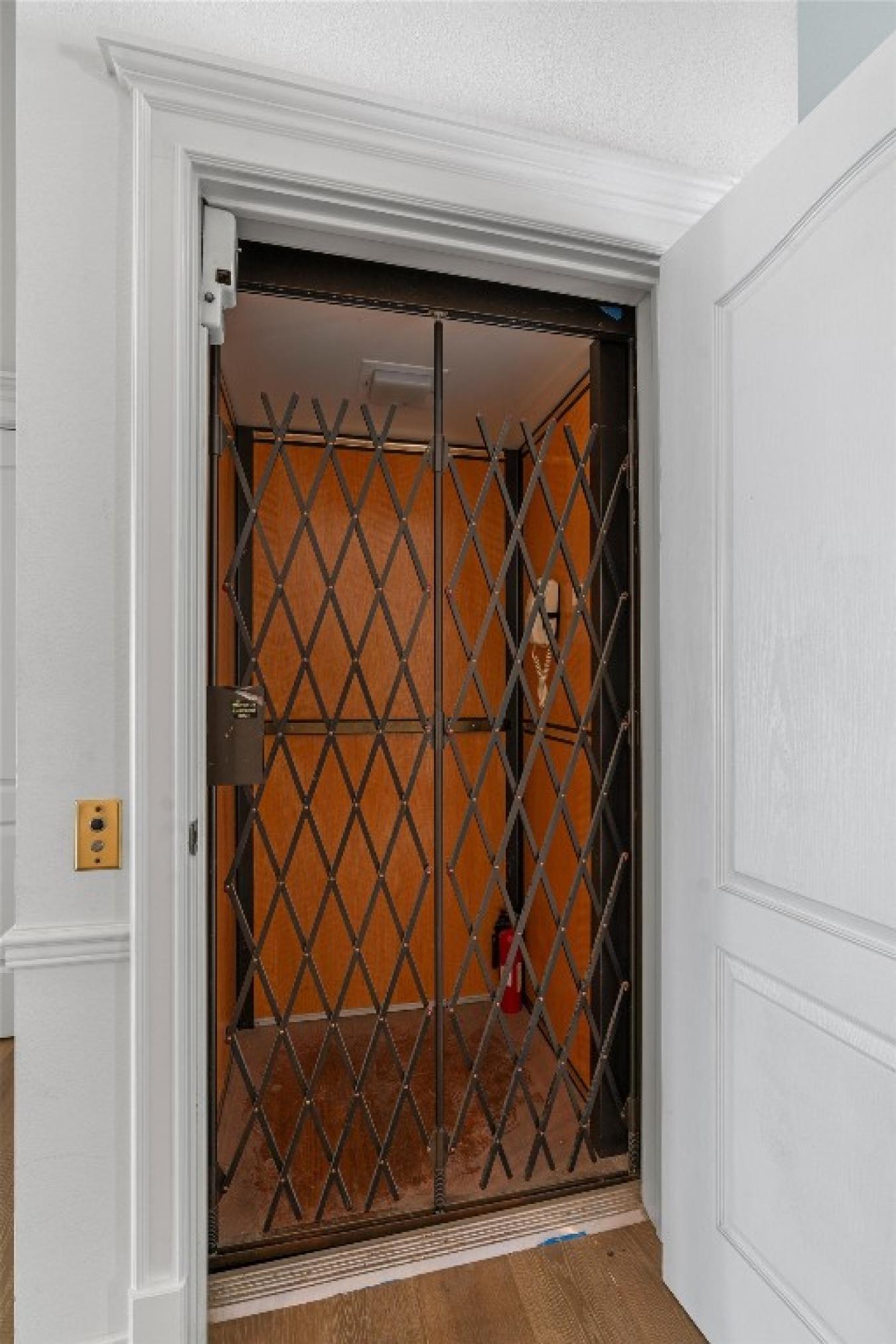 6001 Hood HOLW, Austin, Texas, 78731, United States, 5 Bedrooms Bedrooms, ,4 BathroomsBathrooms,Residential,For Sale,6001 Hood HOLW,1489313