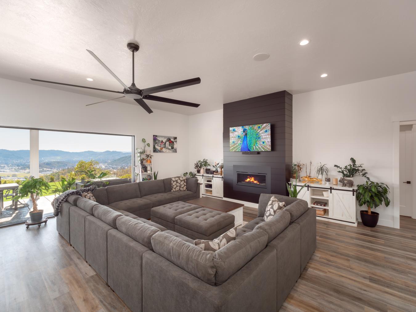 581 Southridge Way, Roseburg, Oregon, 97471, United States, 4 Bedrooms Bedrooms, ,2 BathroomsBathrooms,Residential,For Sale,581 Southridge Way,1496783