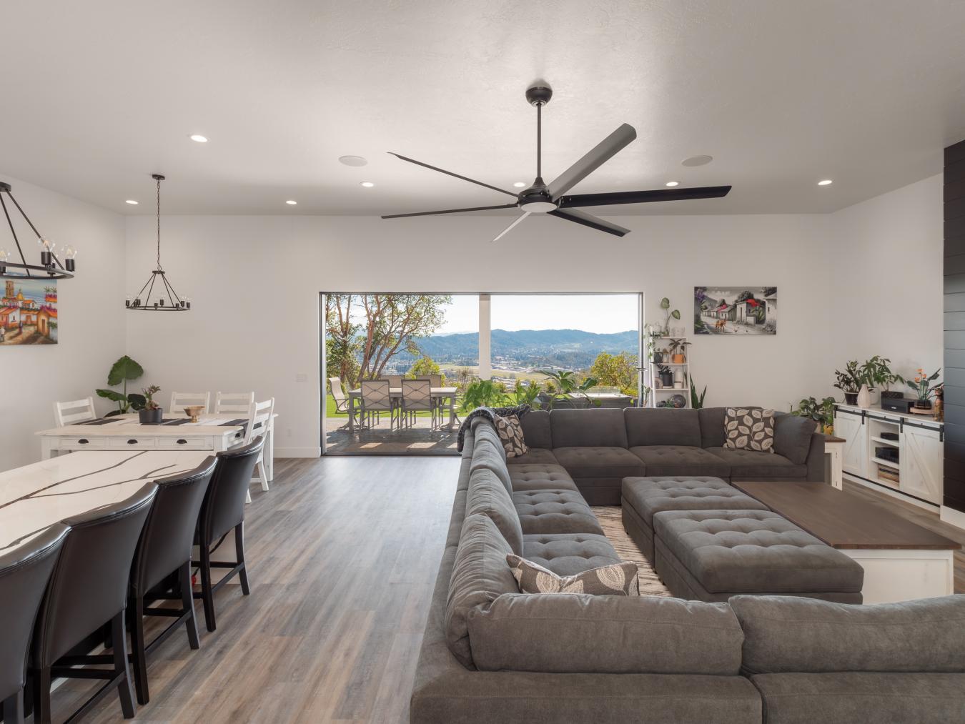 581 Southridge Way, Roseburg, Oregon, 97471, United States, 4 Bedrooms Bedrooms, ,2 BathroomsBathrooms,Residential,For Sale,581 Southridge Way,1496783