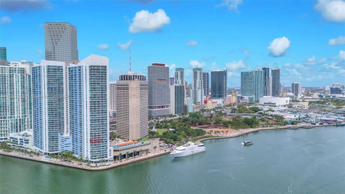 335 S Biscayne Boulevard # 1109, Miami, Florida, 33131, United States, 3 Bedrooms Bedrooms, ,2 BathroomsBathrooms,Residential,For Sale,335 S Biscayne Boulevard # 1109,1501869