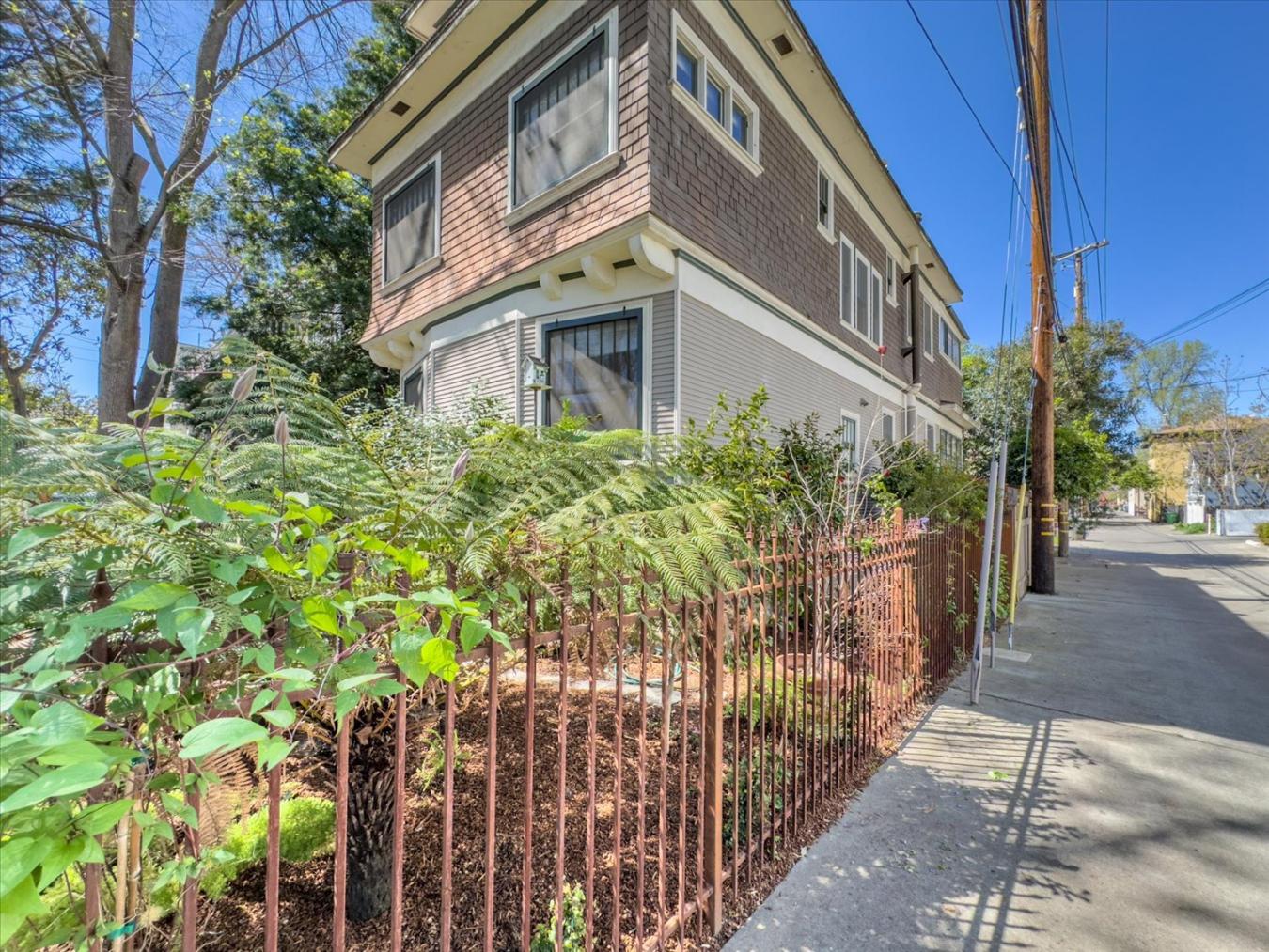 516 10th Street, Sacramento, CA, 95814, United States, 4 Bedrooms Bedrooms, ,1 BathroomBathrooms,Residential,For Sale,516 10th Street,1504155