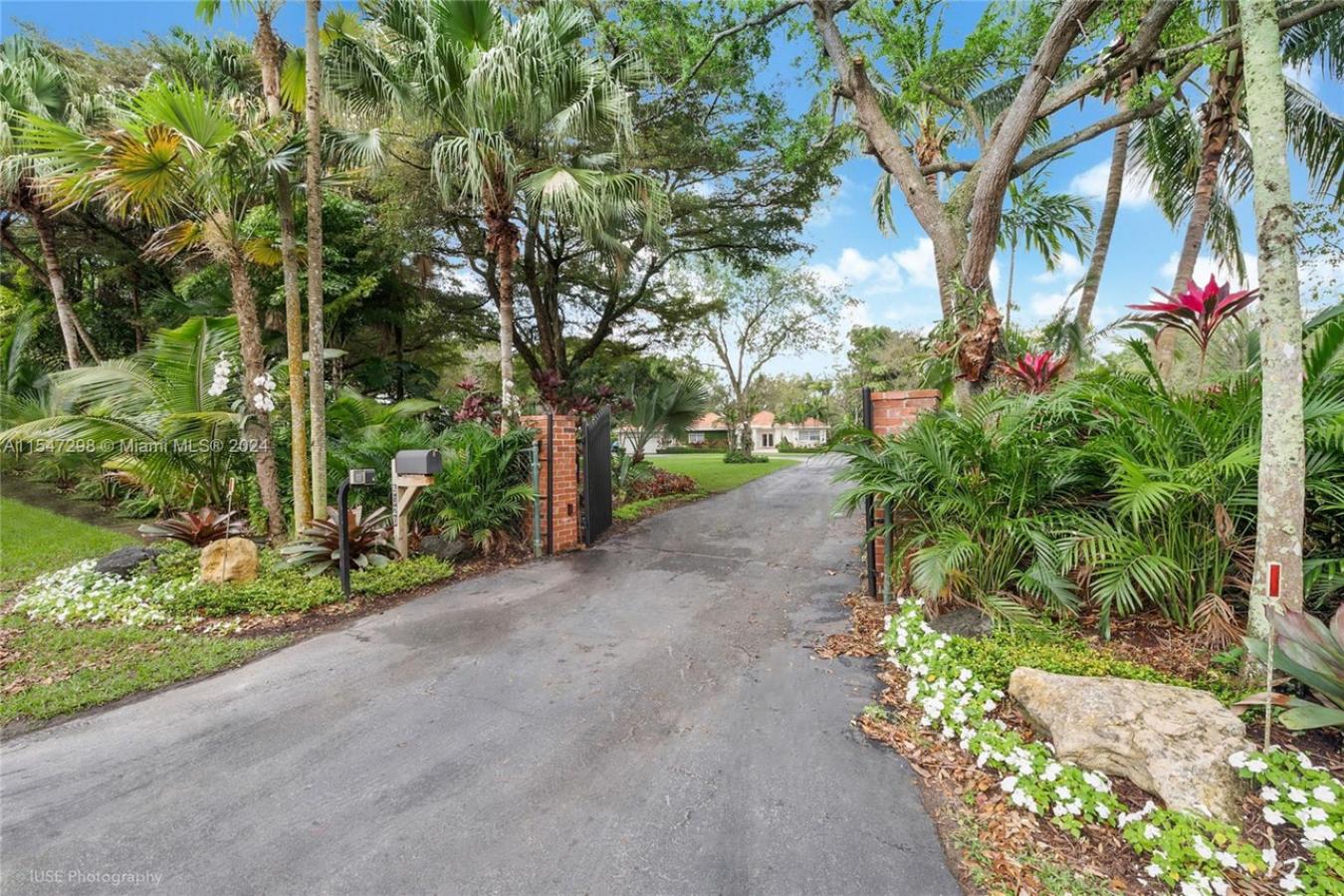 5320 N Kendall Drive, Coral Gables, FL, 33156, United States, 5 Bedrooms Bedrooms, ,3 BathroomsBathrooms,Residential,For Sale,5320 N Kendall Drive,1505882