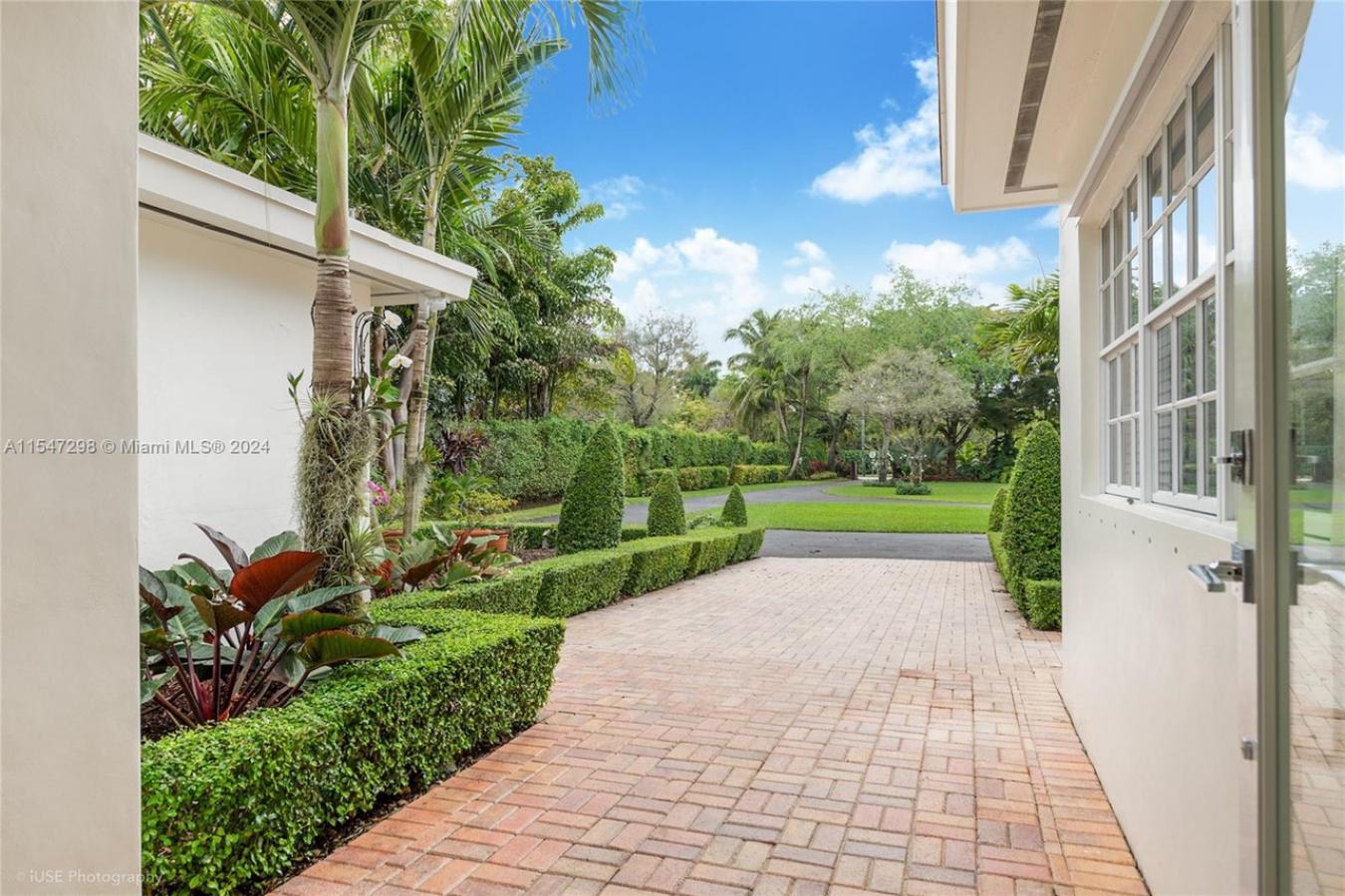 5320 N Kendall Drive, Coral Gables, FL, 33156, United States, 5 Bedrooms Bedrooms, ,3 BathroomsBathrooms,Residential,For Sale,5320 N Kendall Drive,1505882