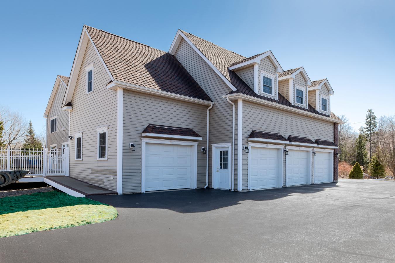 42 Vrege Court, Hammonds Plains, Nova Scotia, B4B 1K2, Canada, 7 Bedrooms Bedrooms, ,4 BathroomsBathrooms,Residential,For Sale,42 Vrege Court,893567