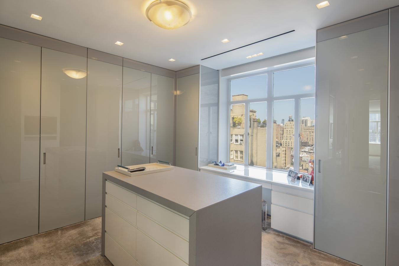 211 Central Park West Apartment, New York, New York, 10024, United States, 4 Bedrooms Bedrooms, ,4 BathroomsBathrooms,Residential,For Sale,211 Central Park West Apartment,919402