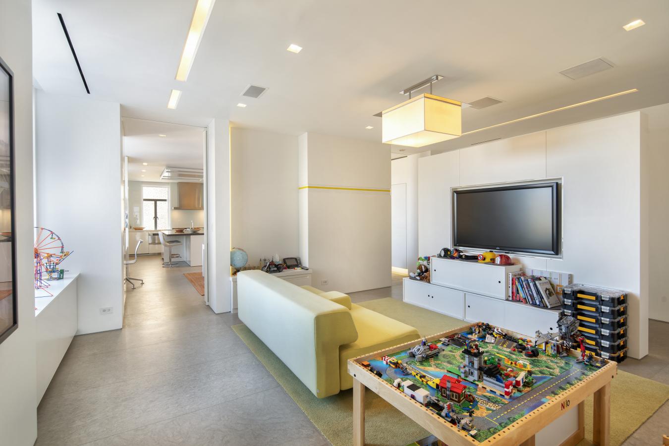 211 Central Park West Apartment, New York, New York, 10024, United States, 4 Bedrooms Bedrooms, ,4 BathroomsBathrooms,Residential,For Sale,211 Central Park West Apartment,919402