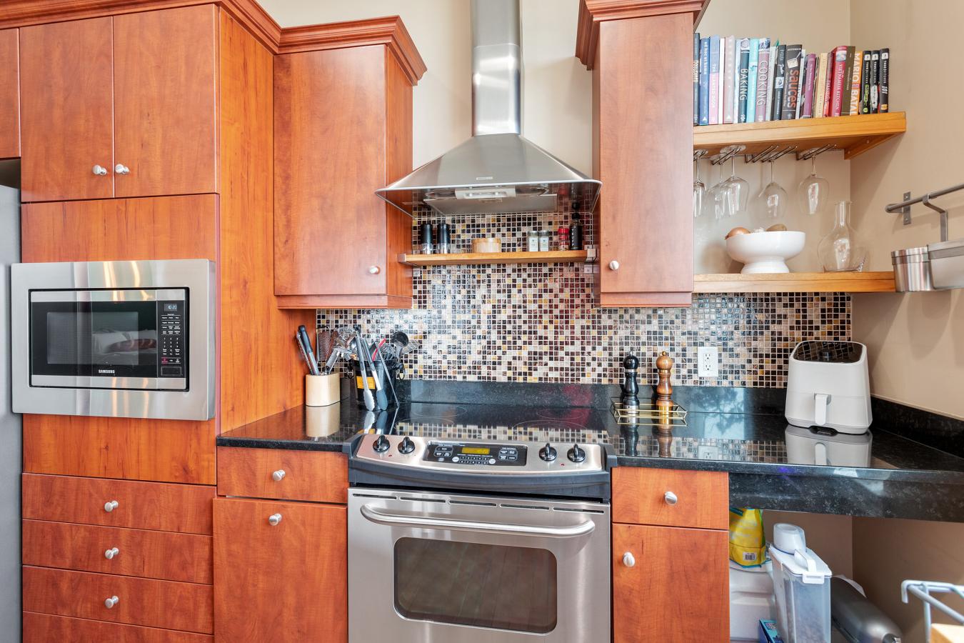 400 W NORTH STREET, Raleigh, North Carolina, 27603-1562, United States, 2 Bedrooms Bedrooms, ,2 BathroomsBathrooms,Residential,For Sale,400 W NORTH STREET,1513273