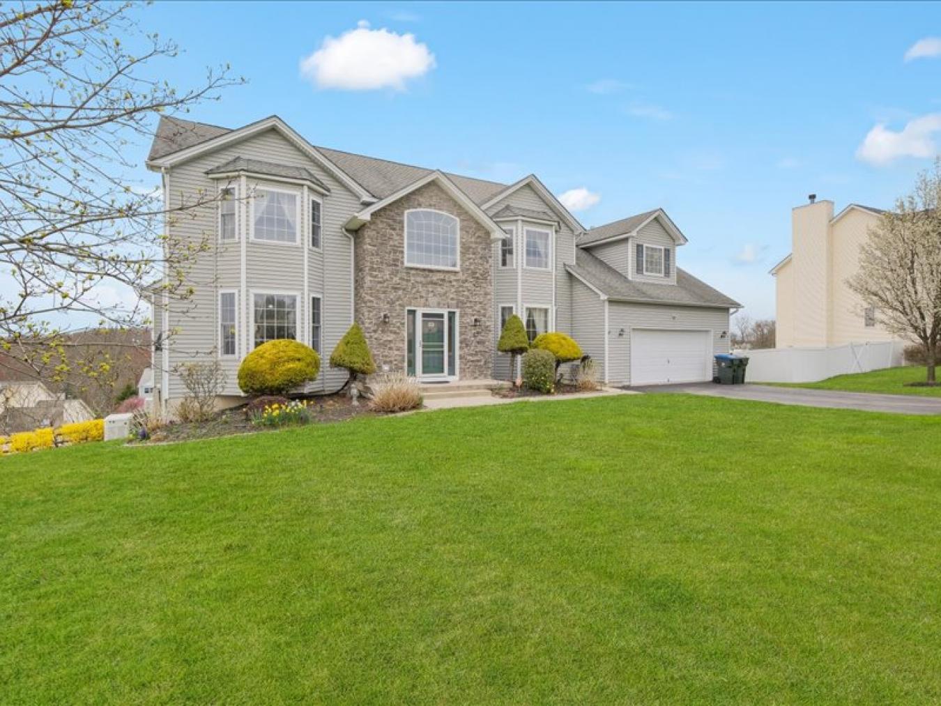 33 Grand View Terrace, Chester, NY, 10940, United States, 6 Bedrooms Bedrooms, ,4 BathroomsBathrooms,Residential,For Sale,33 Grand View Terrace,1513270