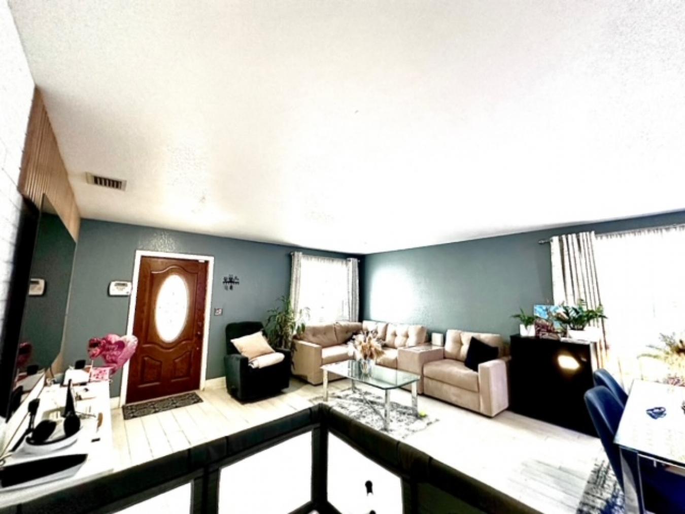 Embrace the essence of coastal and family living in this captivating 3 – image 5