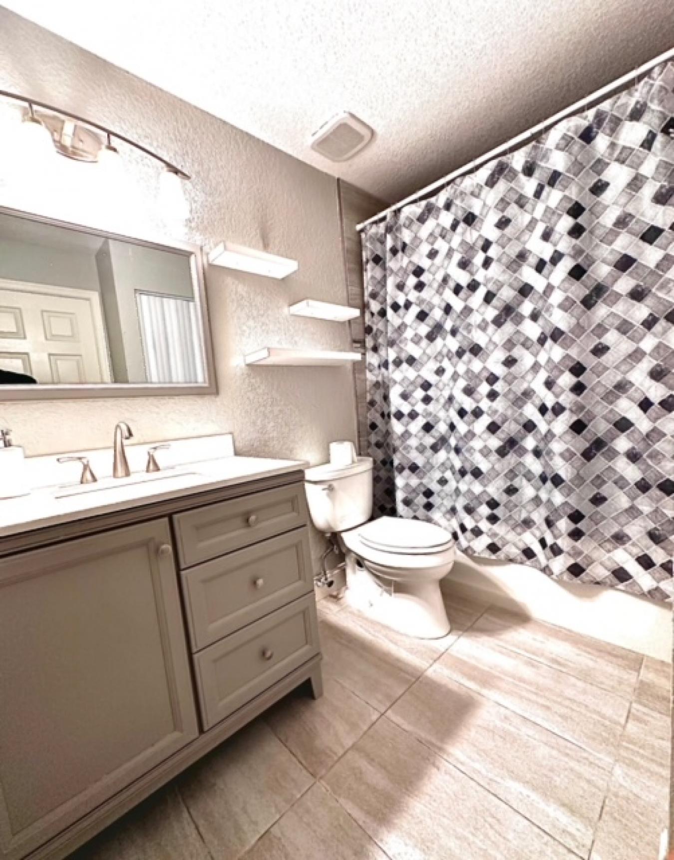 Embrace the essence of coastal and family living in this captivating 3 – image 9