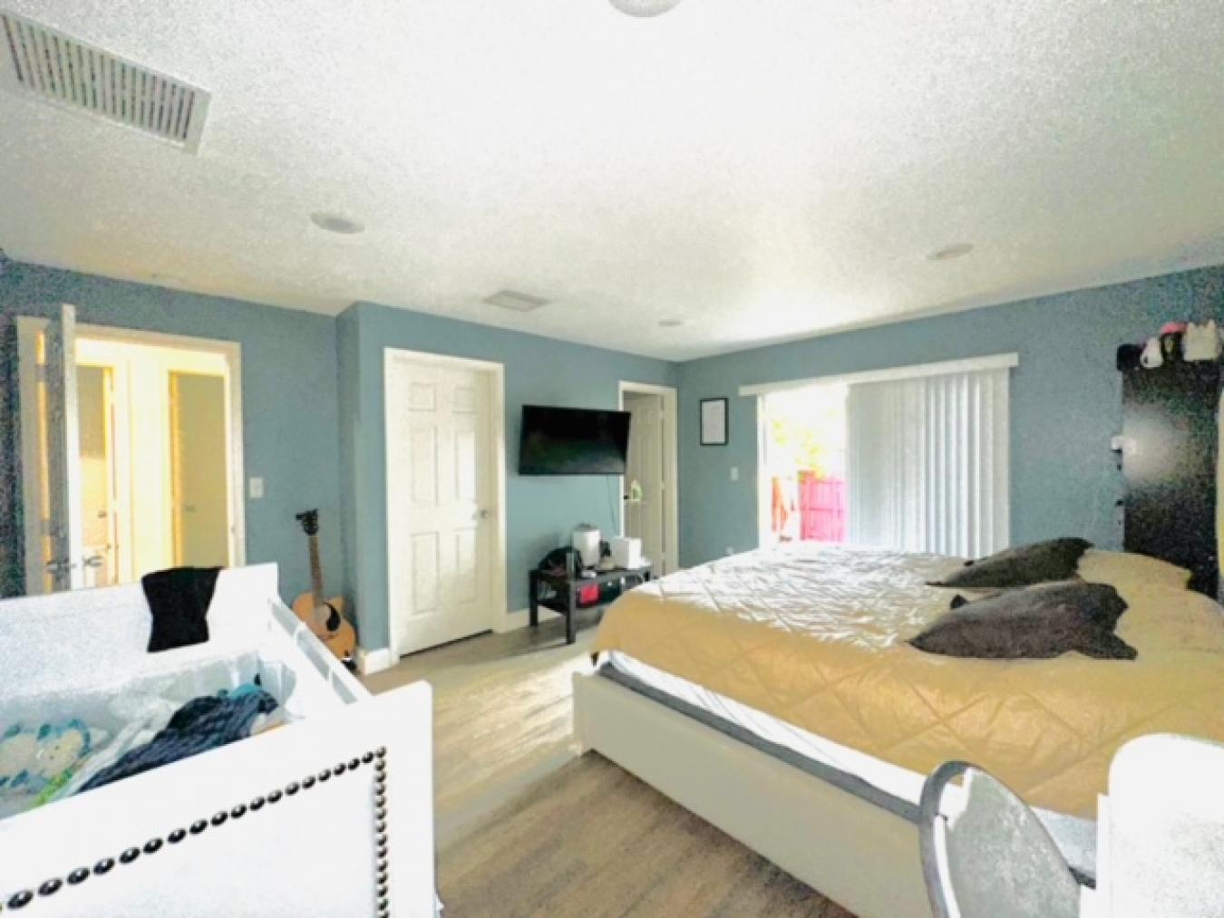 Embrace the essence of coastal and family living in this captivating 3 – image 12