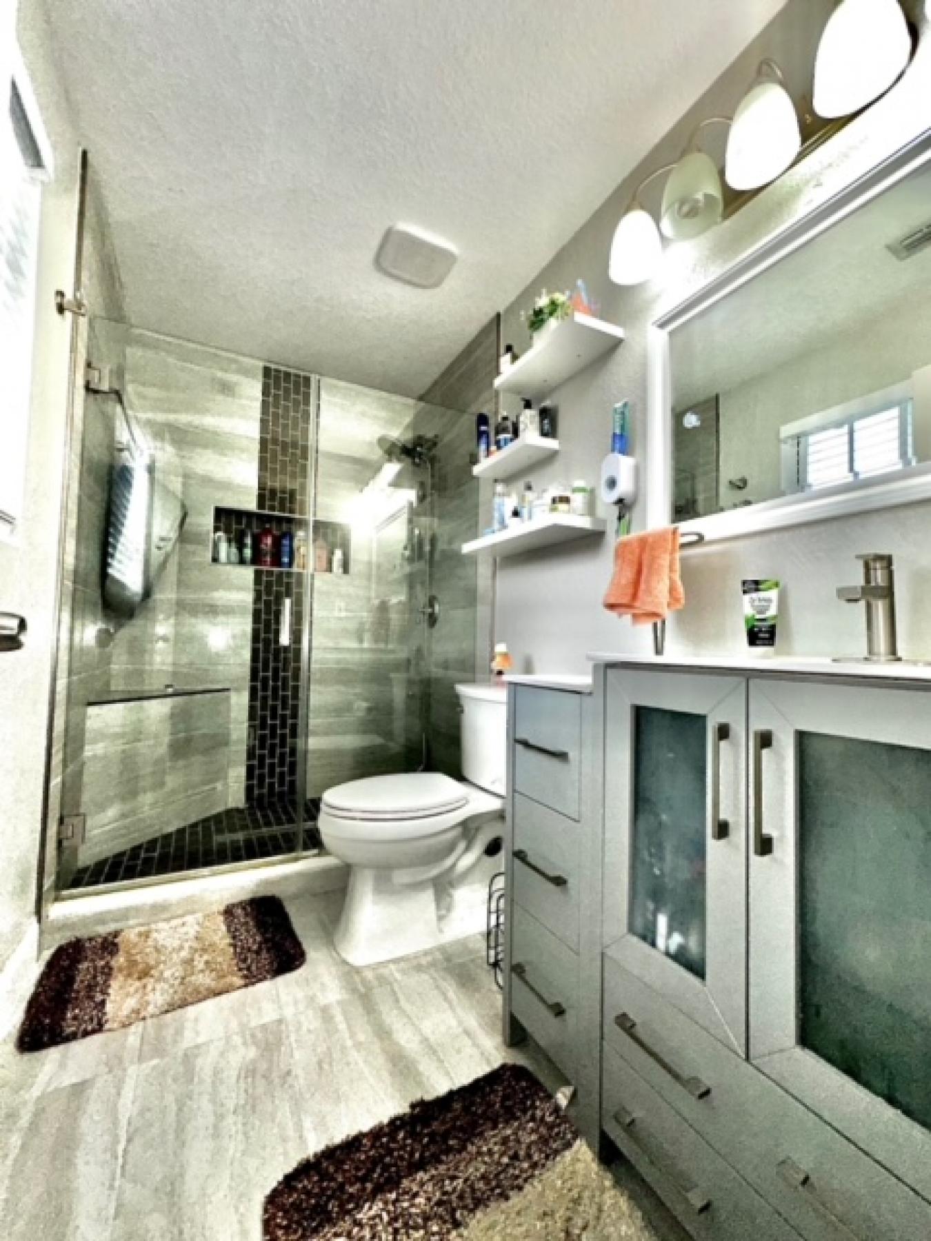 Embrace the essence of coastal and family living in this captivating 3 – image 13