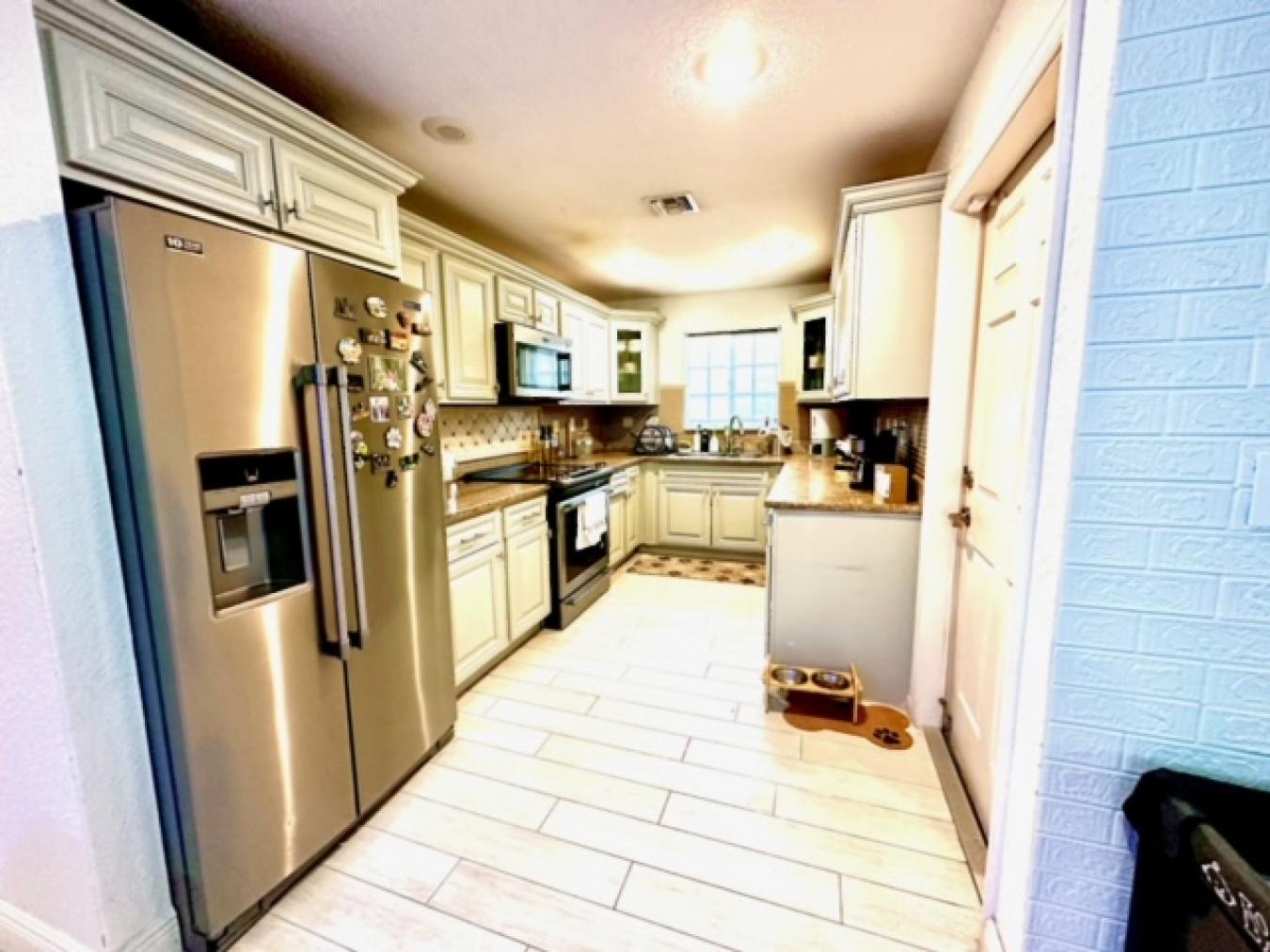 Embrace the essence of coastal and family living in this captivating 3 – image 15